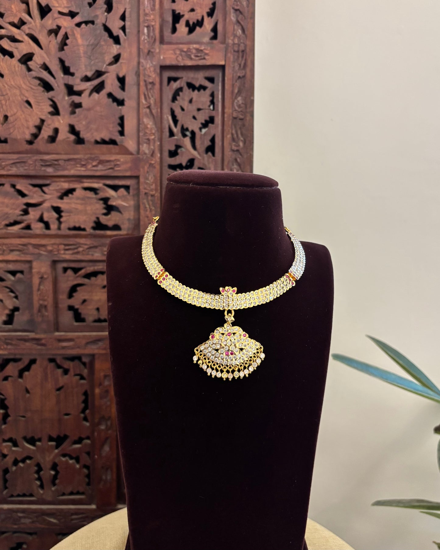 Floral Motif Impon Pendant Attigai Peacock Necklace With Earrings – Ruby & White | NC510