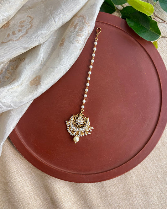 Jadau Kundan White Floral Motif Gold-Plated Maang Tikka | MT161