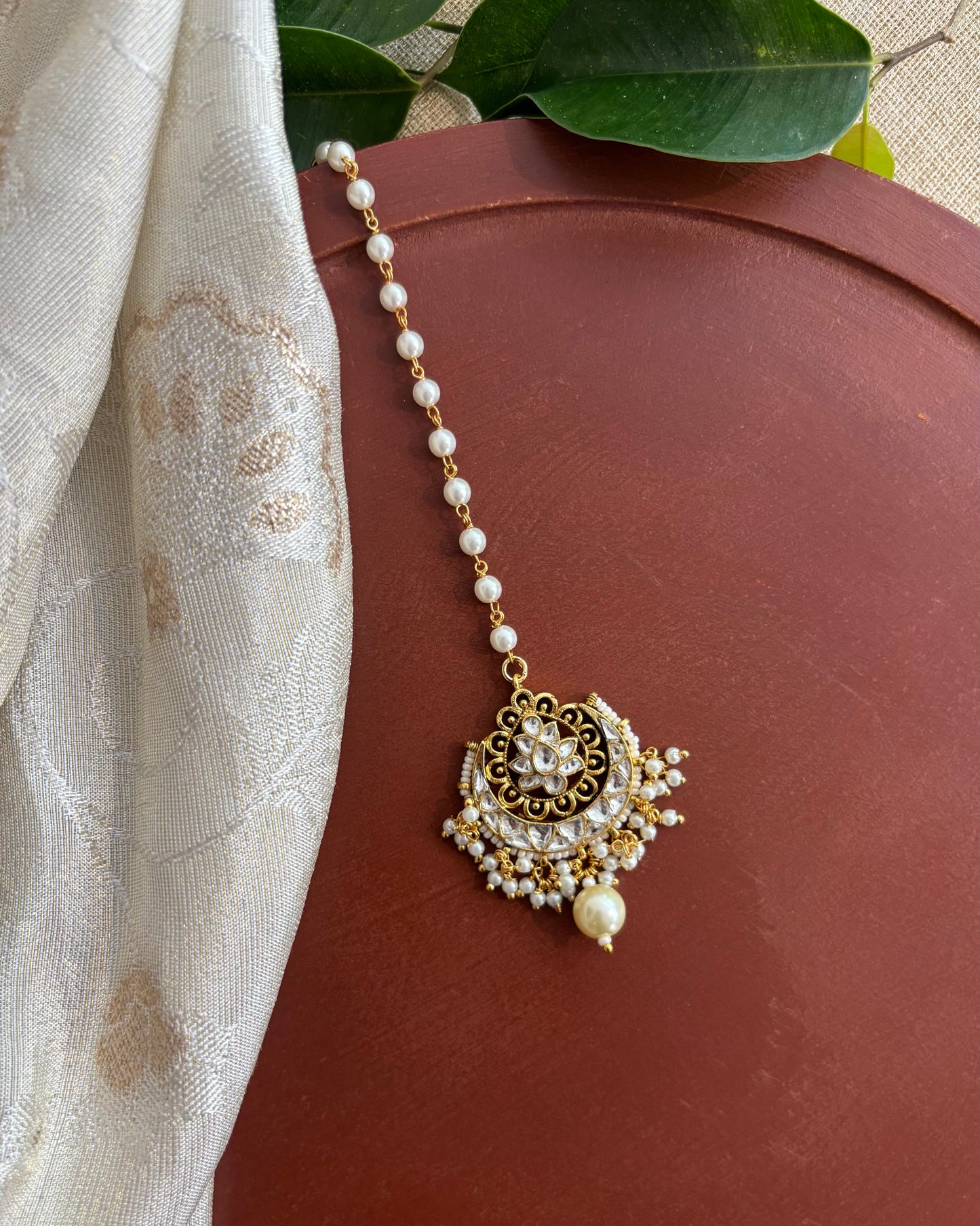 Jadau Kundan White Floral Motif Gold-Plated Maang Tikka | MT161