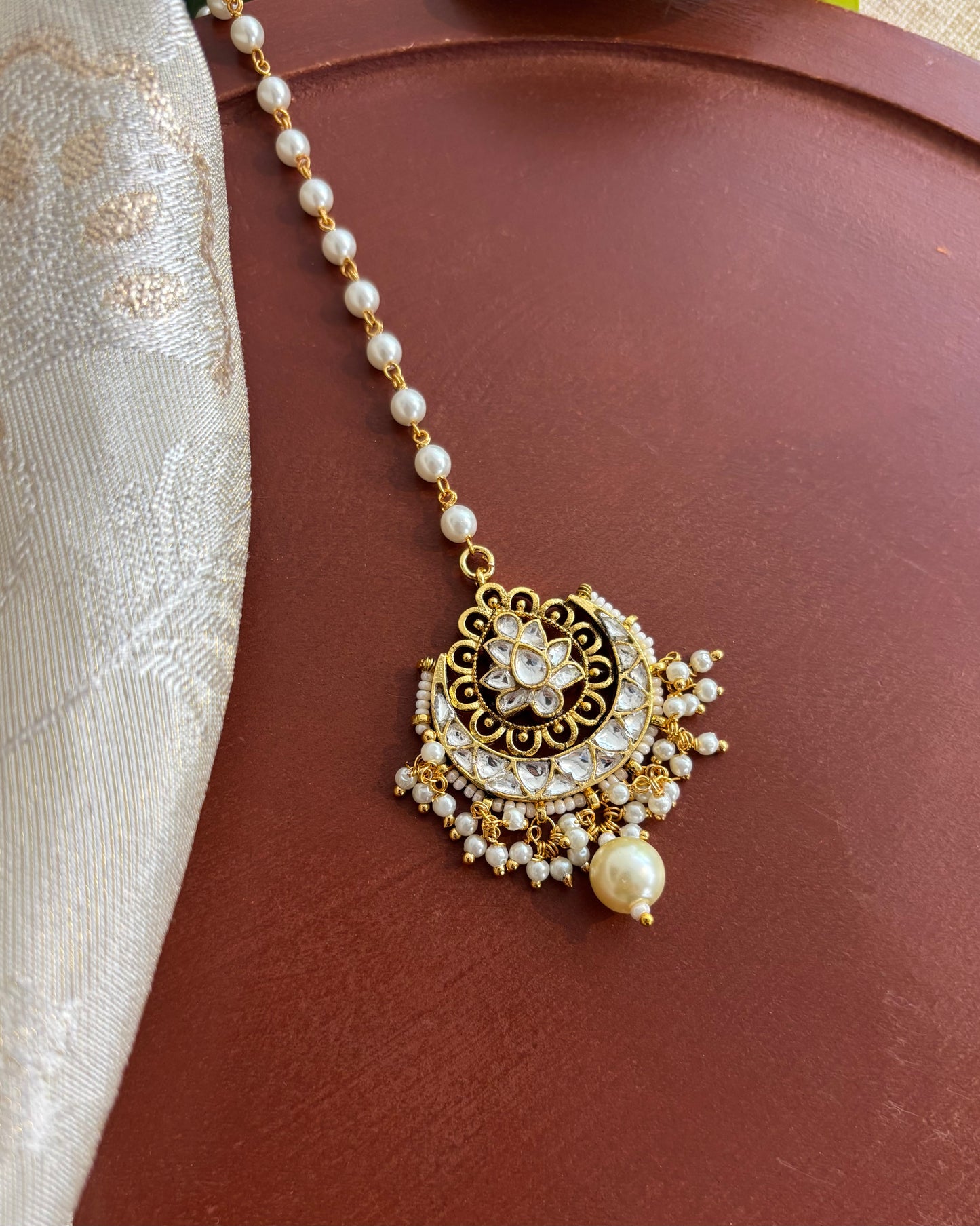 Jadau Kundan White Floral Motif Gold-Plated Maang Tikka | MT161