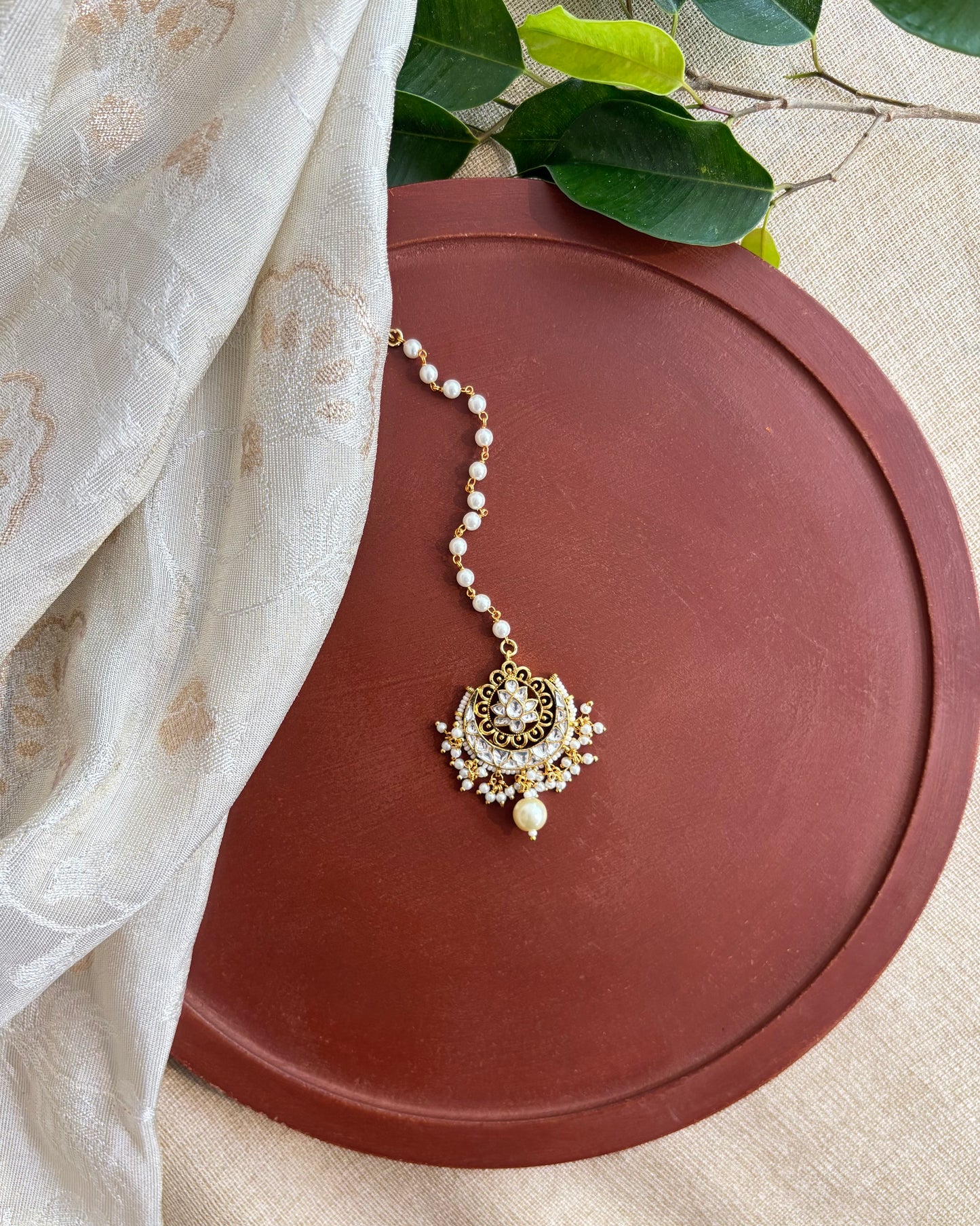 Jadau Kundan White Floral Motif Gold-Plated Maang Tikka | MT161