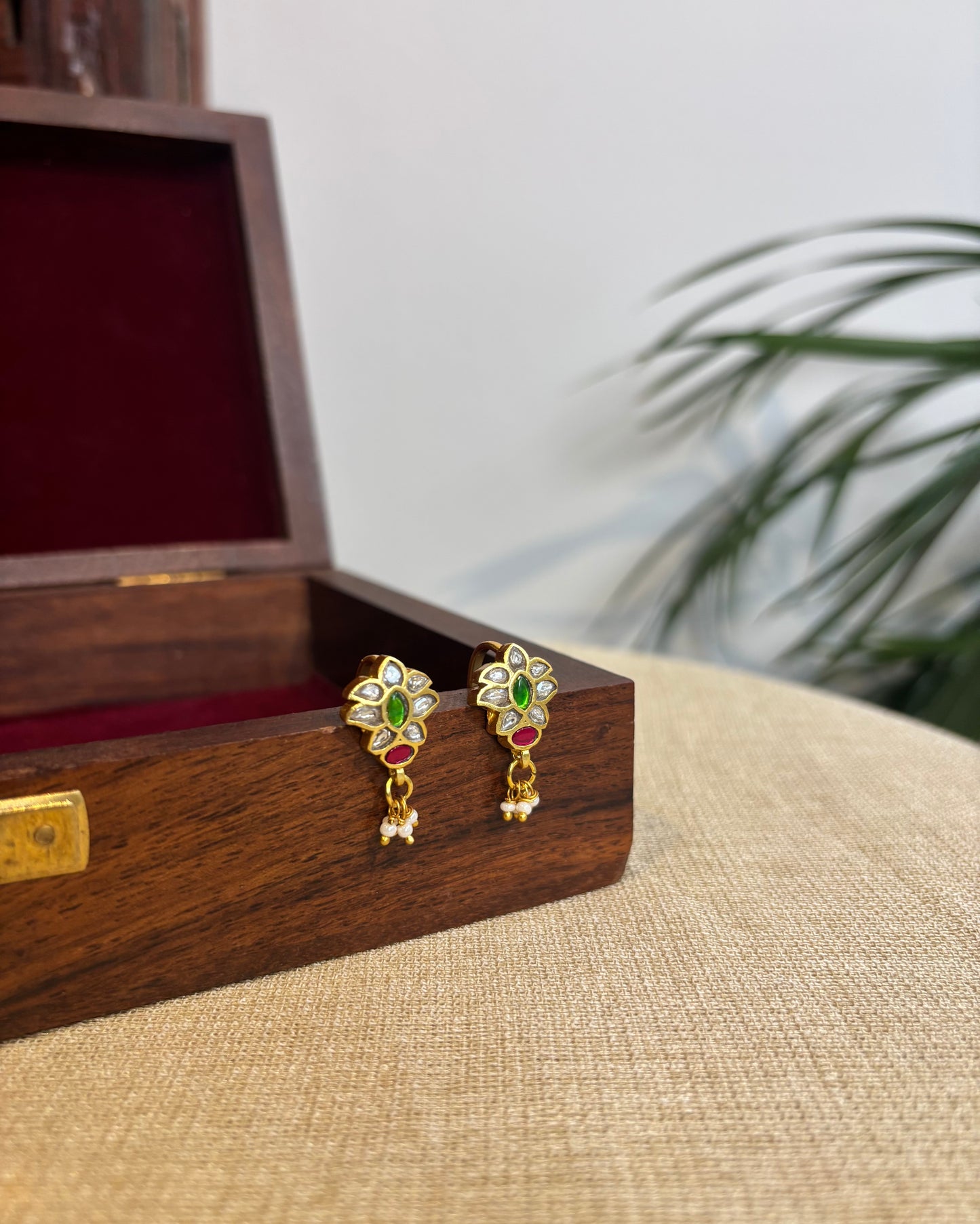 Green and White Floral Gold-Finish Jadau Bugadi | ER288