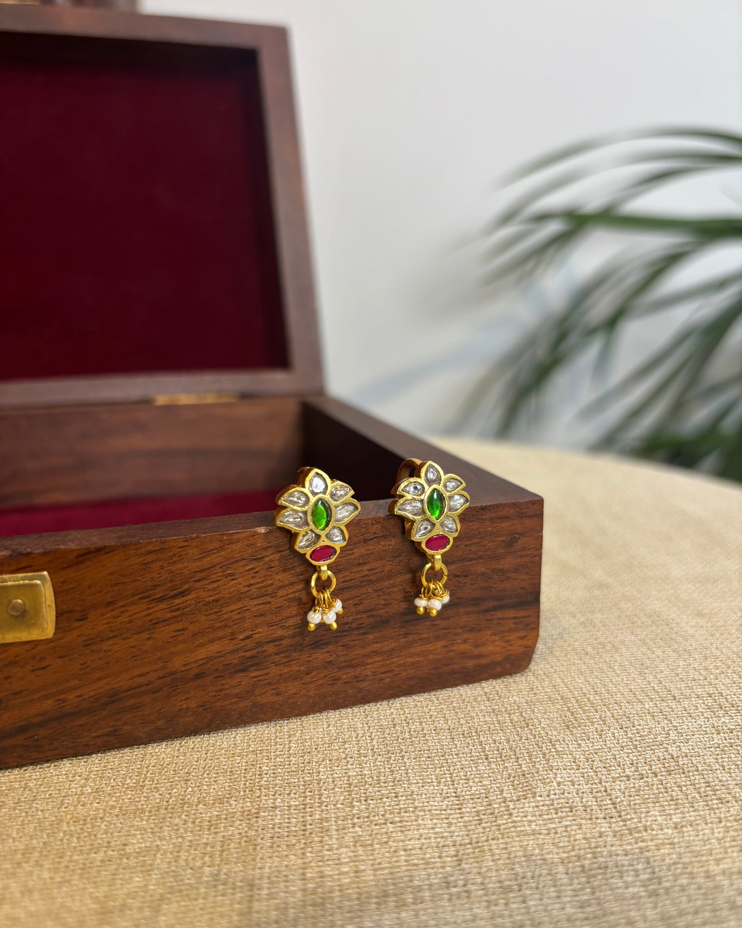 Green and White Floral Gold-Finish Jadau Bugadi | ER288