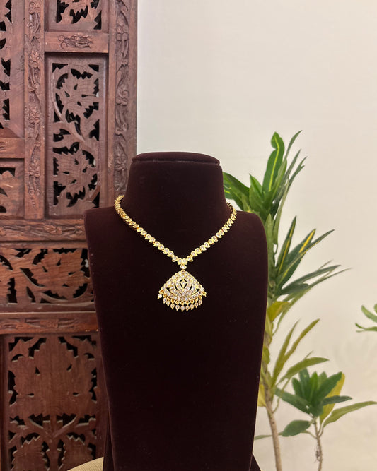 Floral Motif Impon Pendant Attigai Necklace – White | NC588