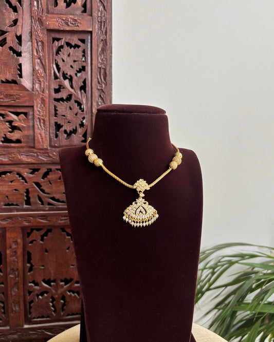 Peacock Motif Impon Pendant Attigai Necklace – White | NC394