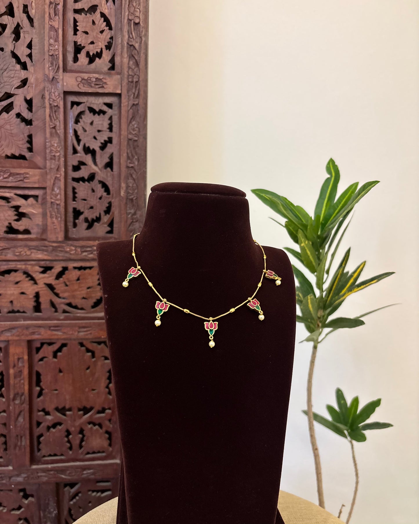 Jadau Kundan Invisible Chain Necklace with Earrings |Ruby & Green | NC597
