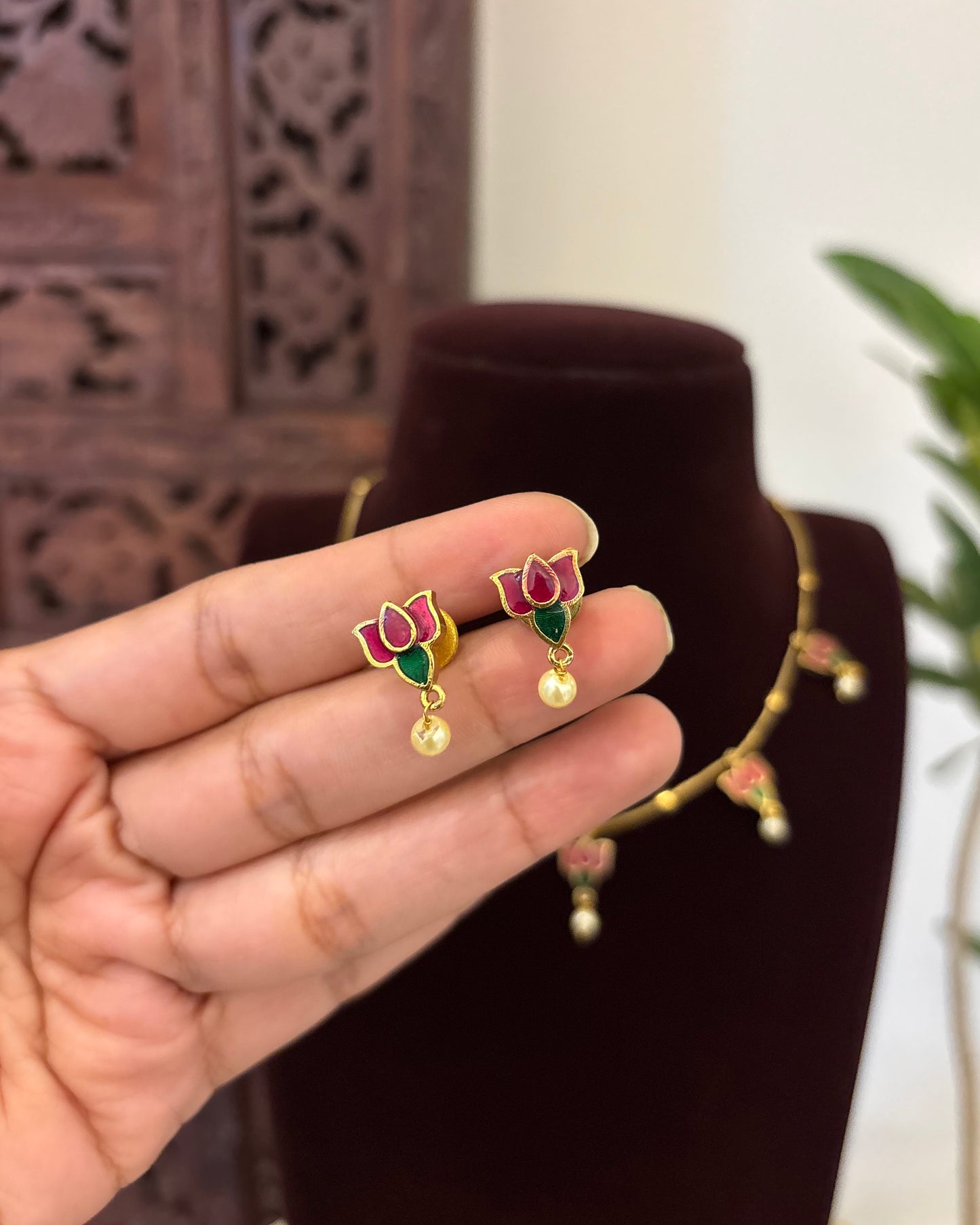 Jadau Kundan Invisible Chain Necklace with Earrings |Ruby & Green | NC597