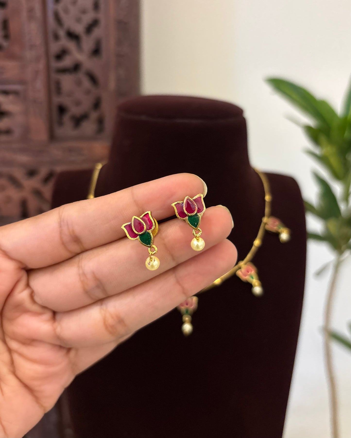 Jadau Kundan Invisible Chain Necklace with Earrings |Ruby & Green | NC597