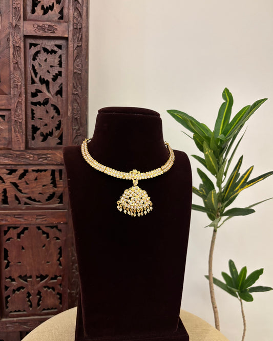 Floral Motif Impon Pendant Attigai Necklace – White | NC618