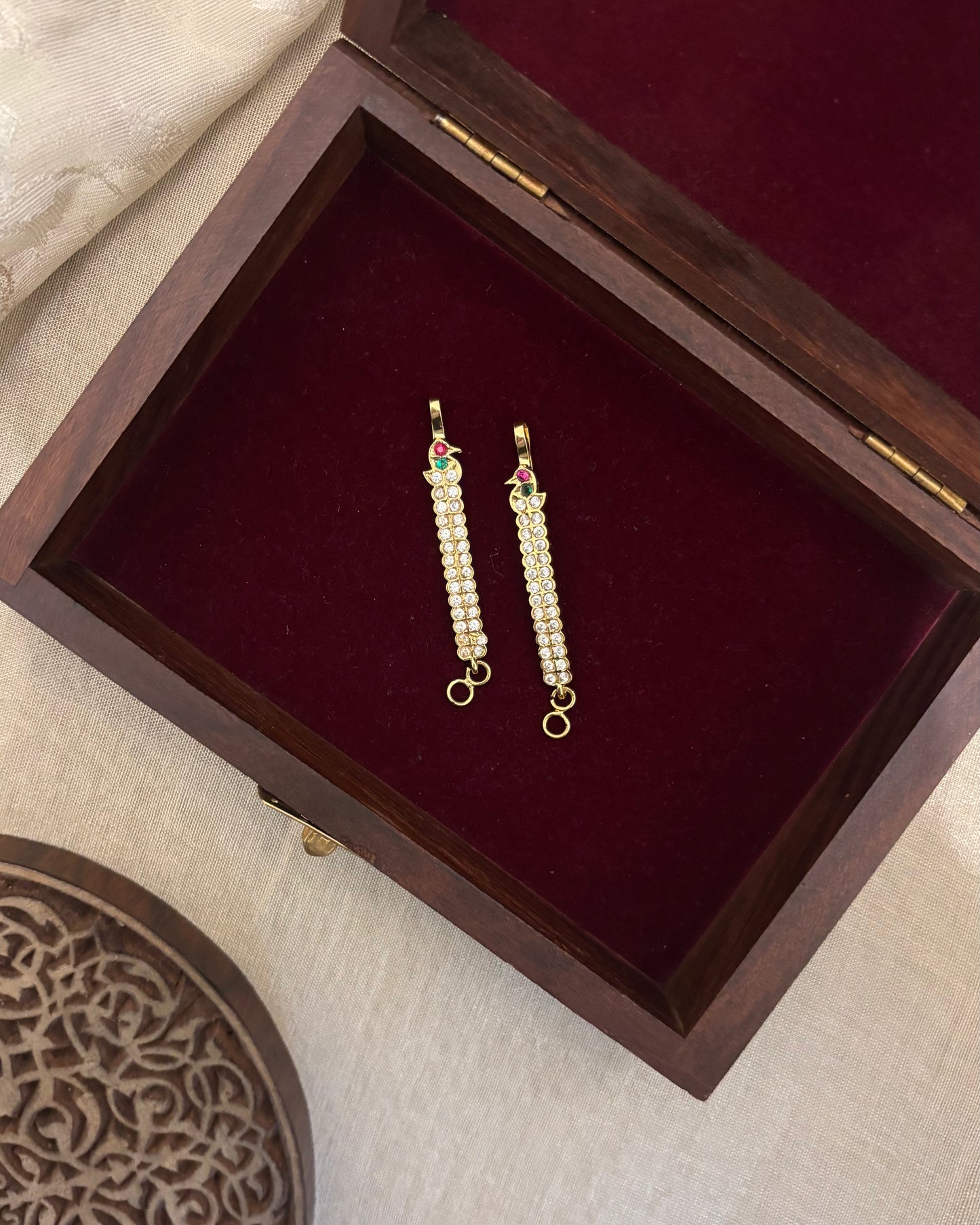 Vintage Floral Impon Straight Ear Chain –  White | EC184