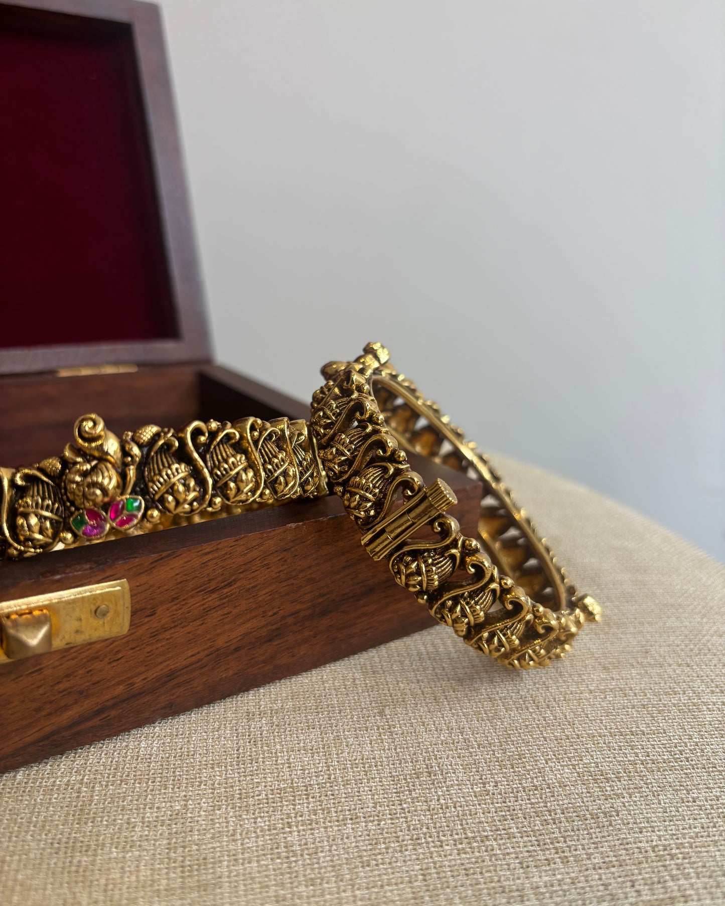 Jadau Kundan Antique Kada Bangles with Multicolor Floral Pendant | BA049
