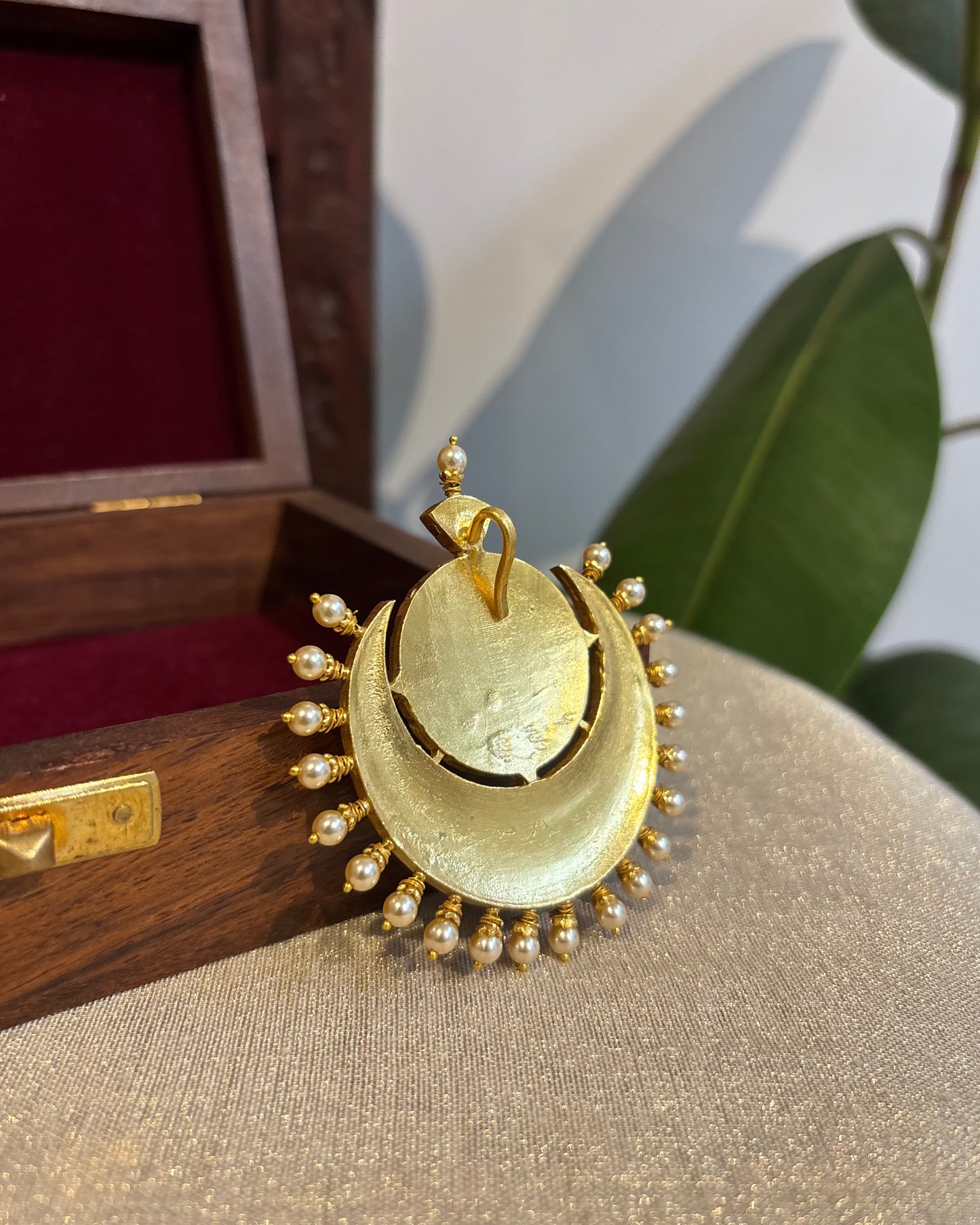 Handcrafted Round Floral Hair Pin – Jadau Kundan | HA236