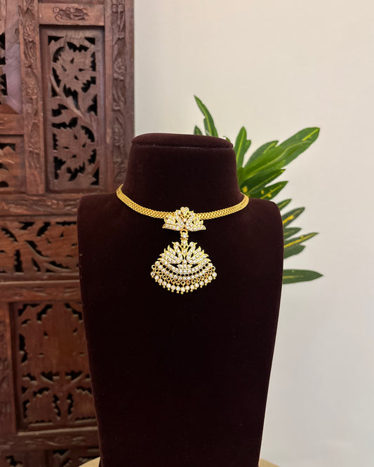 Floral Motif Impon Pendant Attigai Peacock Necklace – White | NC506