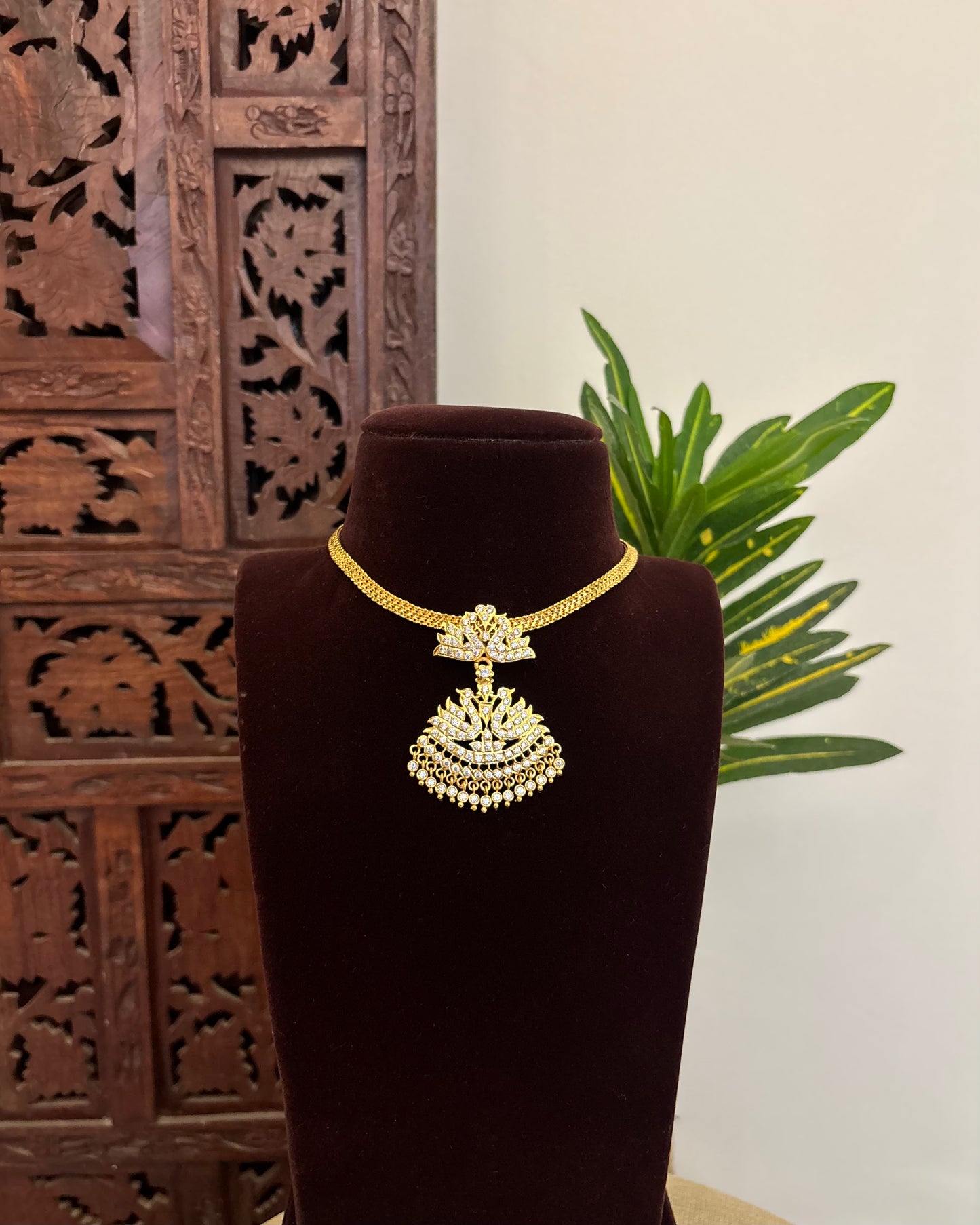 Floral Motif Impon Pendant Attigai Peacock Necklace – White | NC506