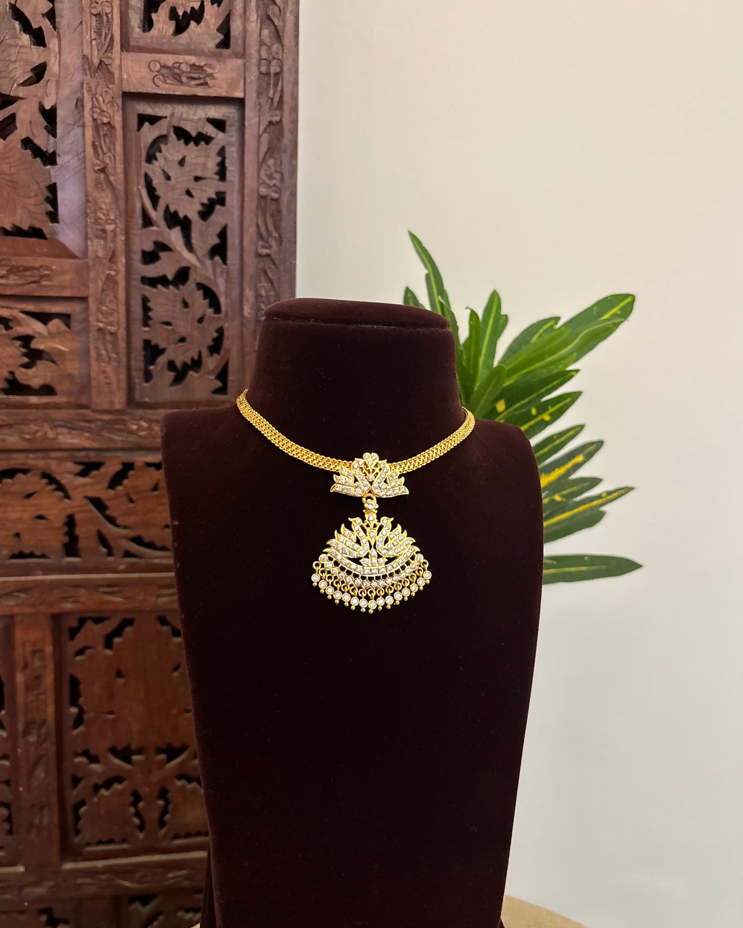Floral Motif Impon Pendant Attigai Peacock Necklace – White | NC506