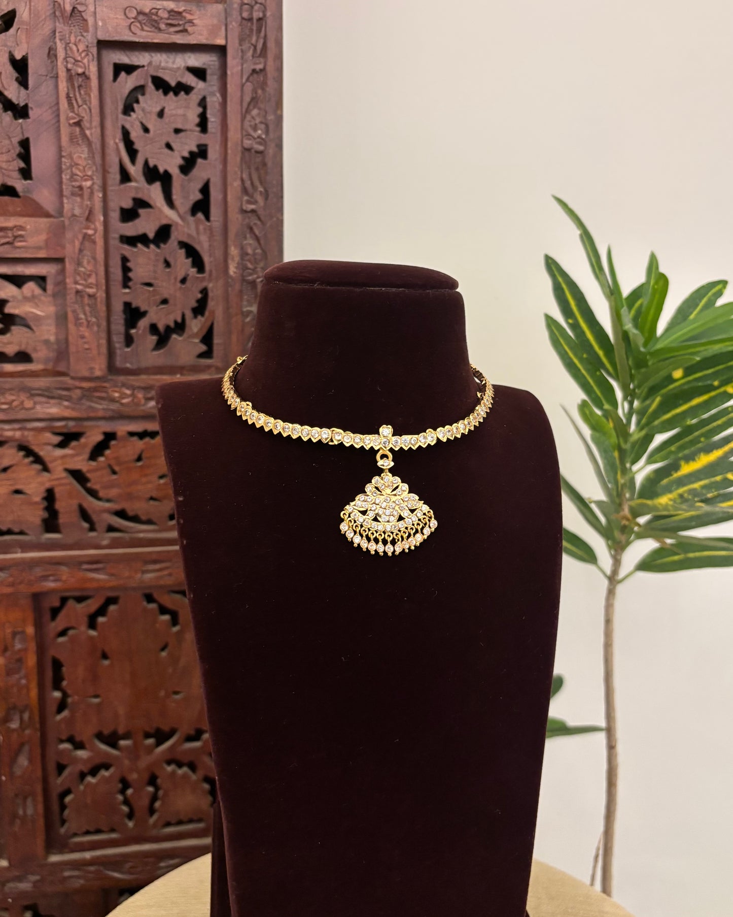 Floral Motif Impon Pendant Attigai Peacock Necklace – White | NC610