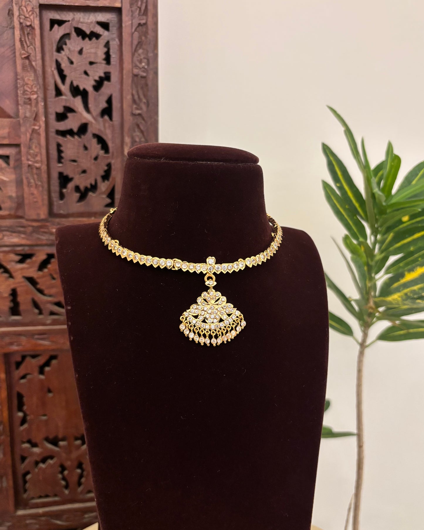 Floral Motif Impon Pendant Attigai Peacock Necklace – White | NC610