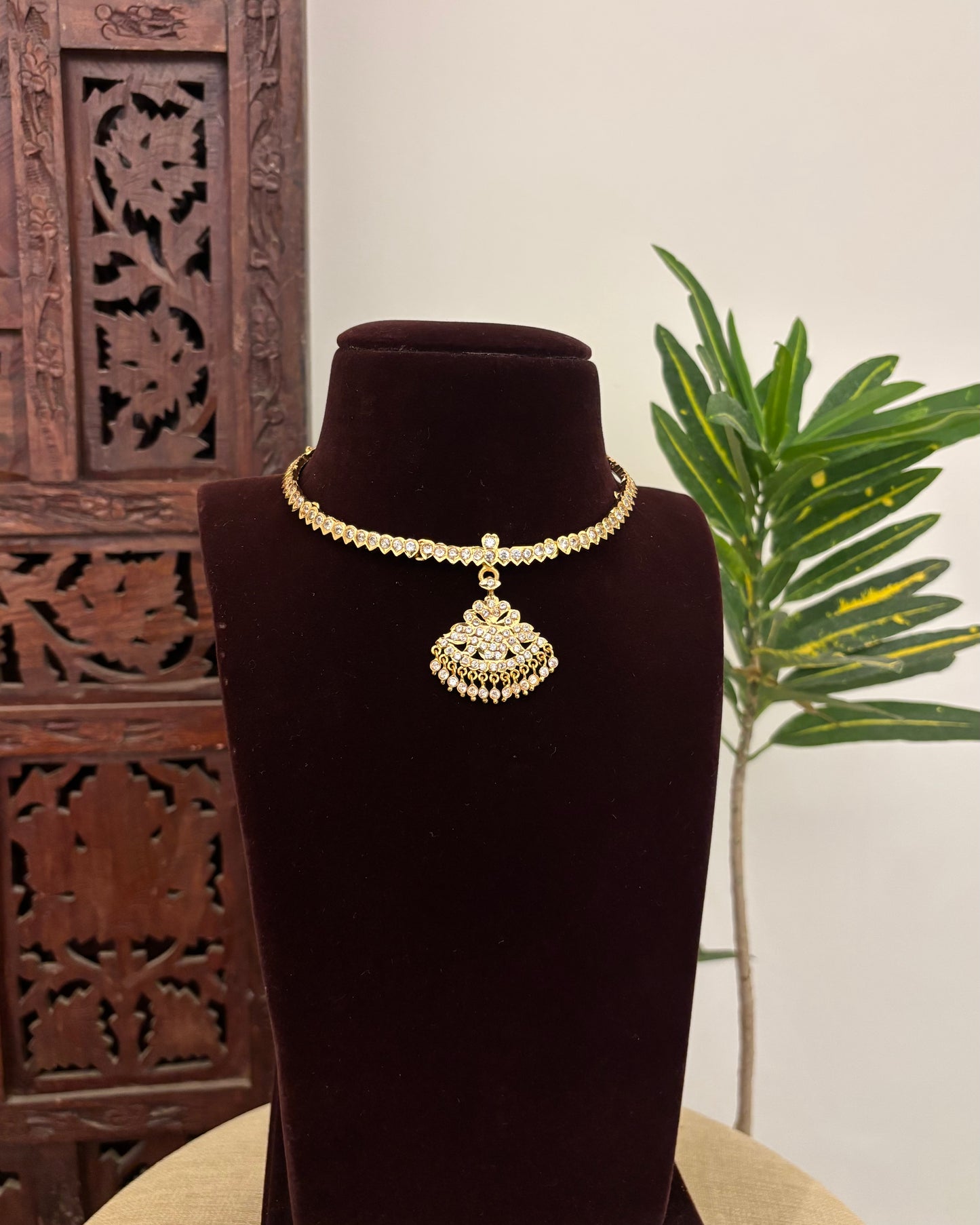 Floral Motif Impon Pendant Attigai Peacock Necklace – White | NC610