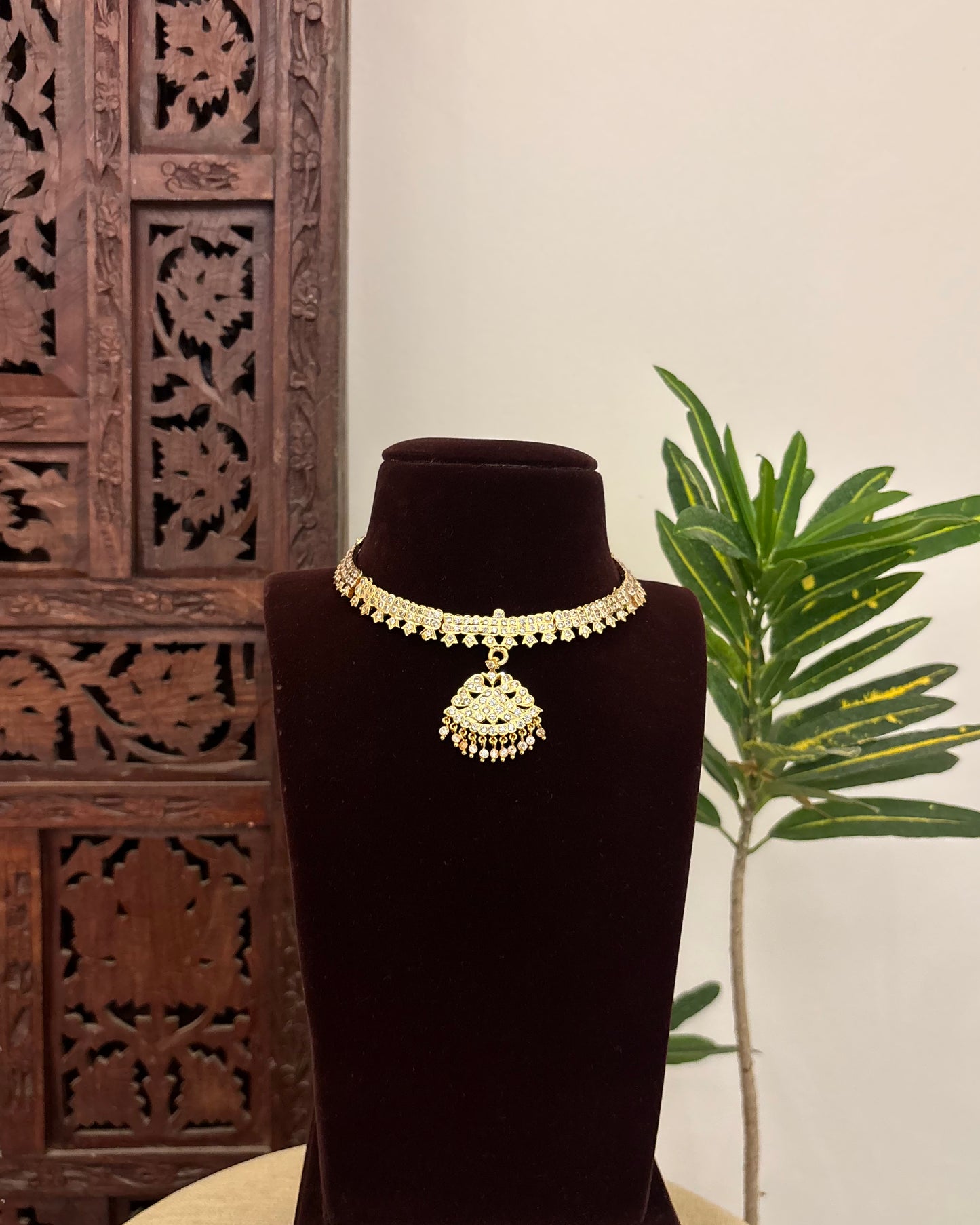 Floral Motif Impon Pendant Attigai Peacock Necklace – White | NC611