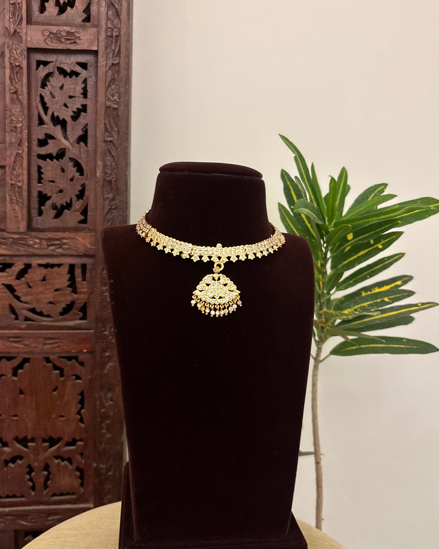 Floral Motif Impon Pendant Attigai Peacock Necklace – White | NC611