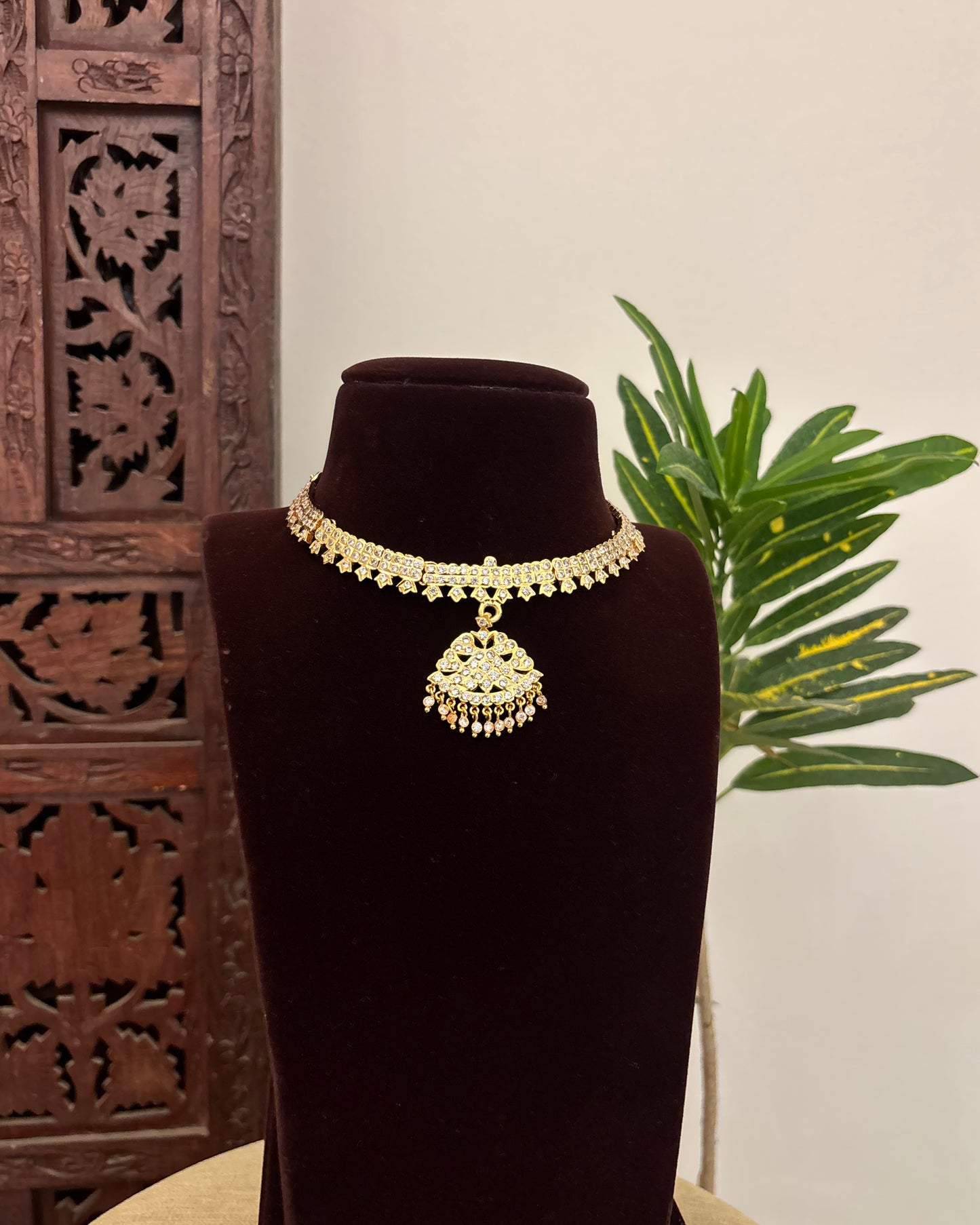 Floral Motif Impon Pendant Attigai Peacock Necklace – White | NC611