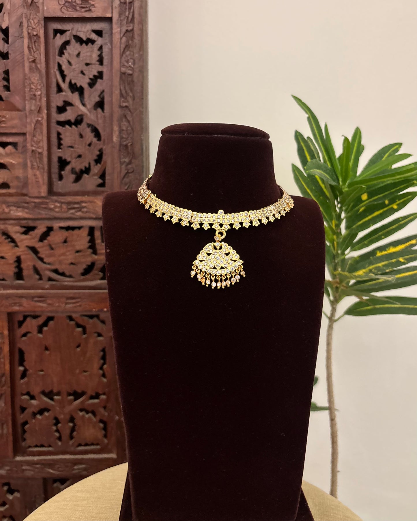 Floral Motif Impon Pendant Attigai Peacock Necklace – White | NC611