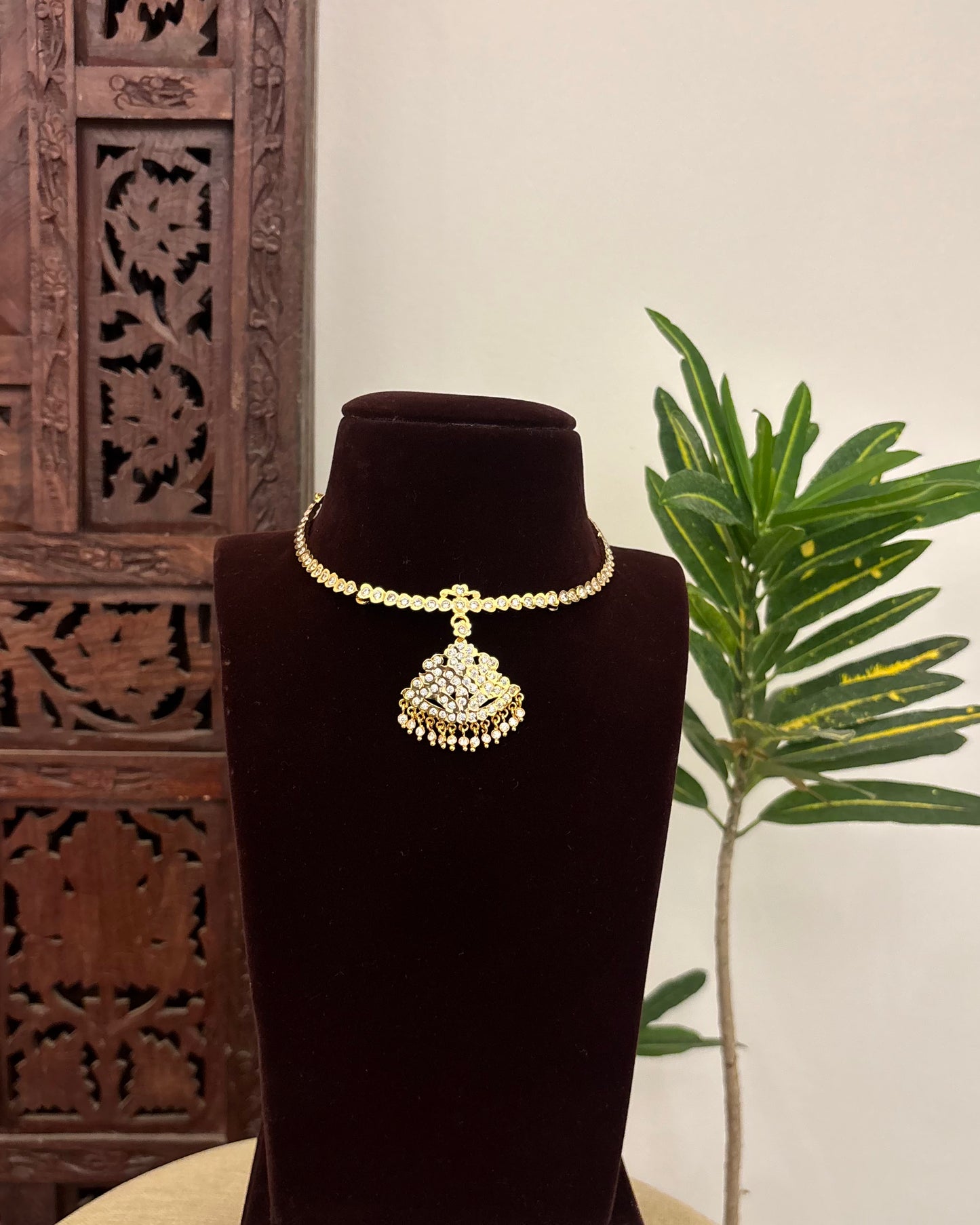 Floral Motif Impon Pendant Attigai Peacock Necklace – White | NC612