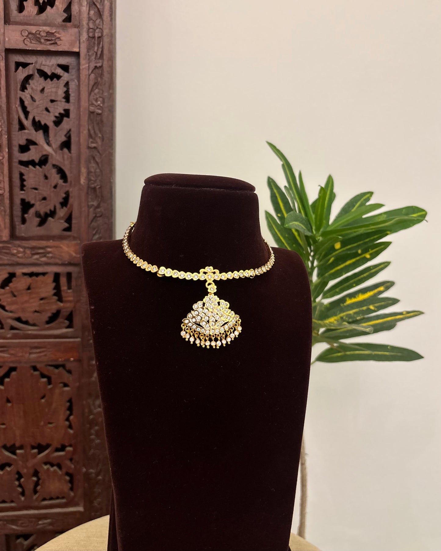 Floral Motif Impon Pendant Attigai Peacock Necklace – White | NC612