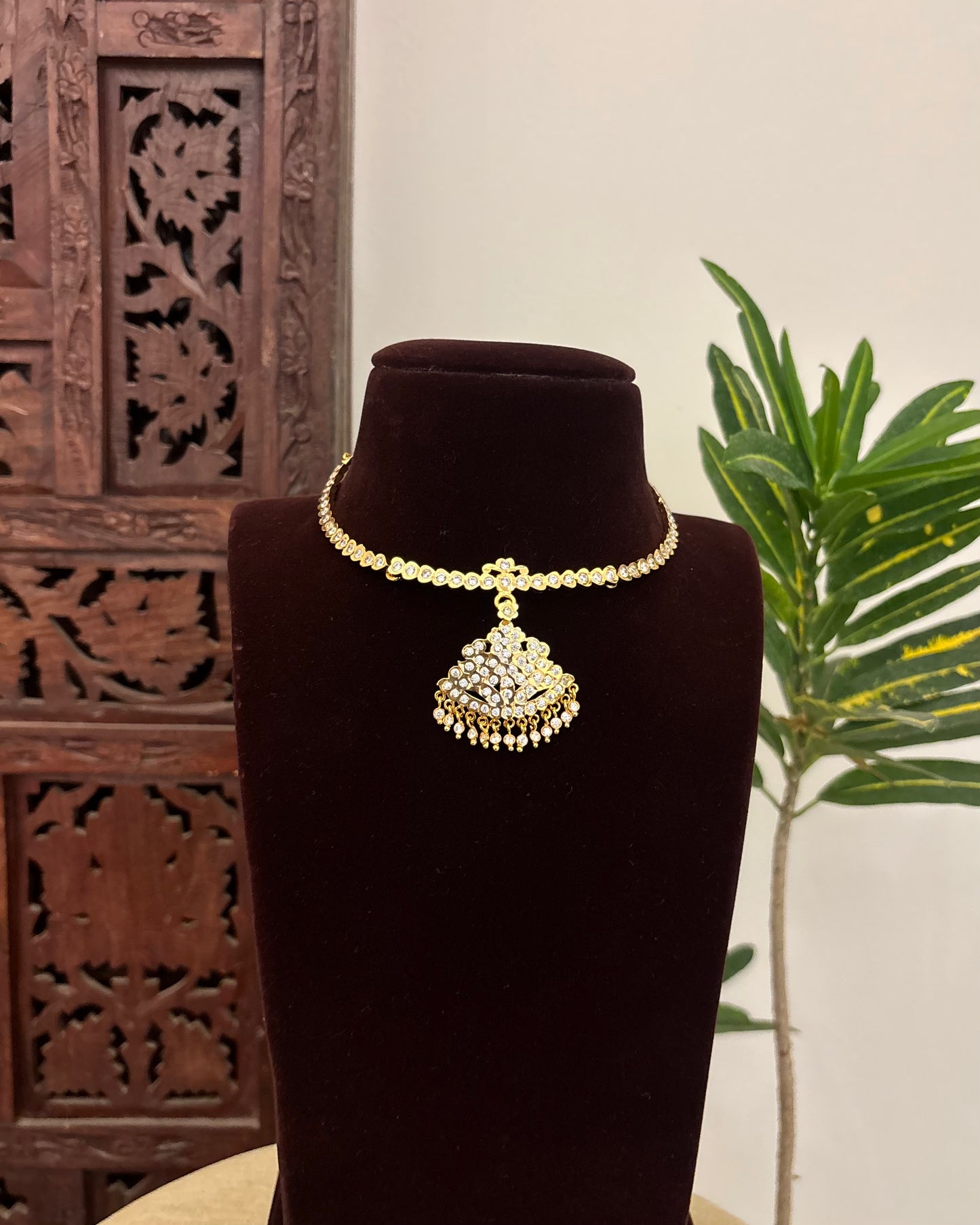 Floral Motif Impon Pendant Attigai Peacock Necklace – White | NC612