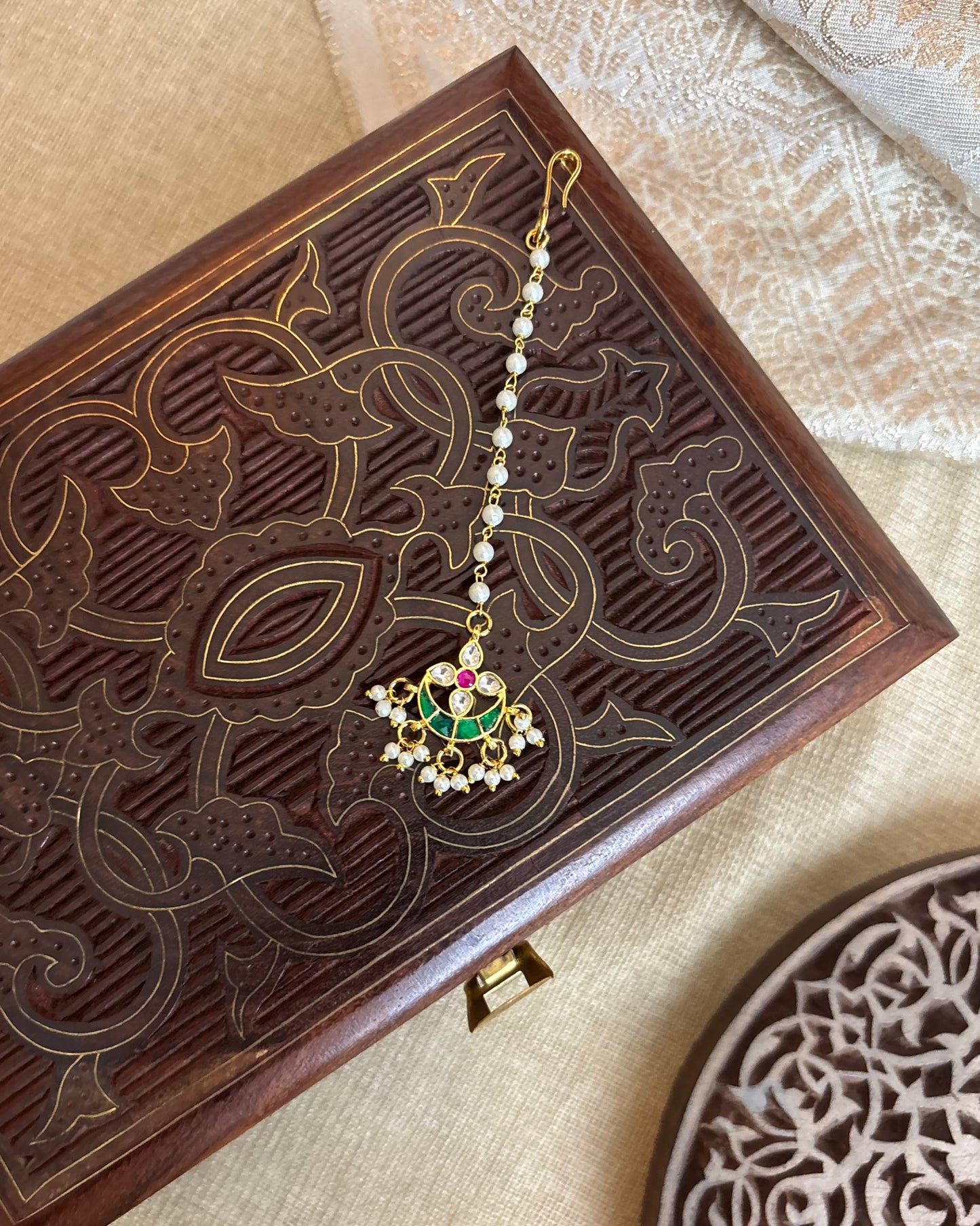 Jadau Kundan Floral Maang Tikka with Pearl Chain | MT087