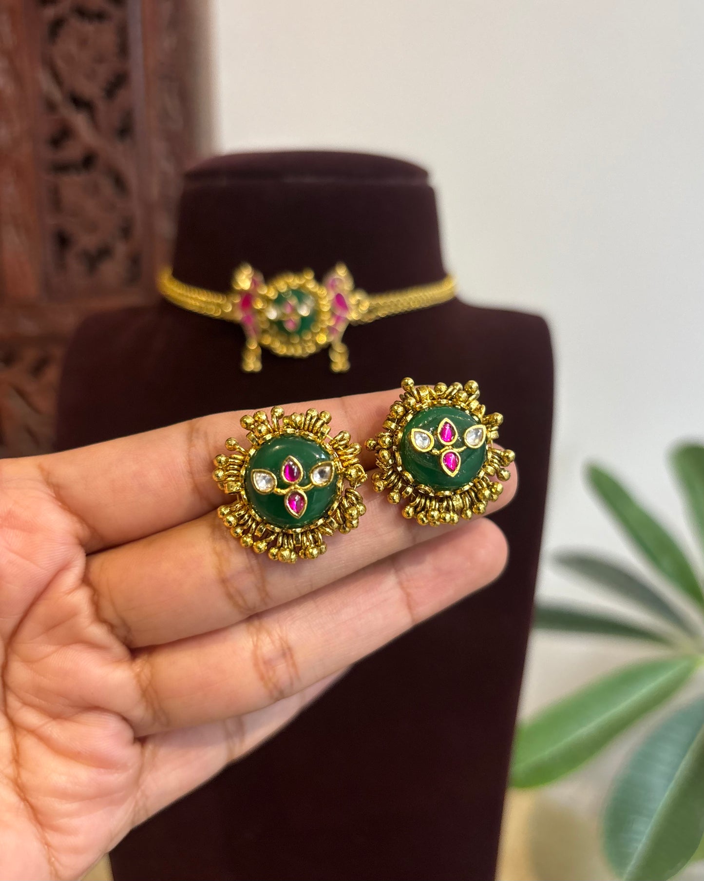 Minimal Kundan Choker with Green Lotus Pendant & Parrot Motif Set | NC418
