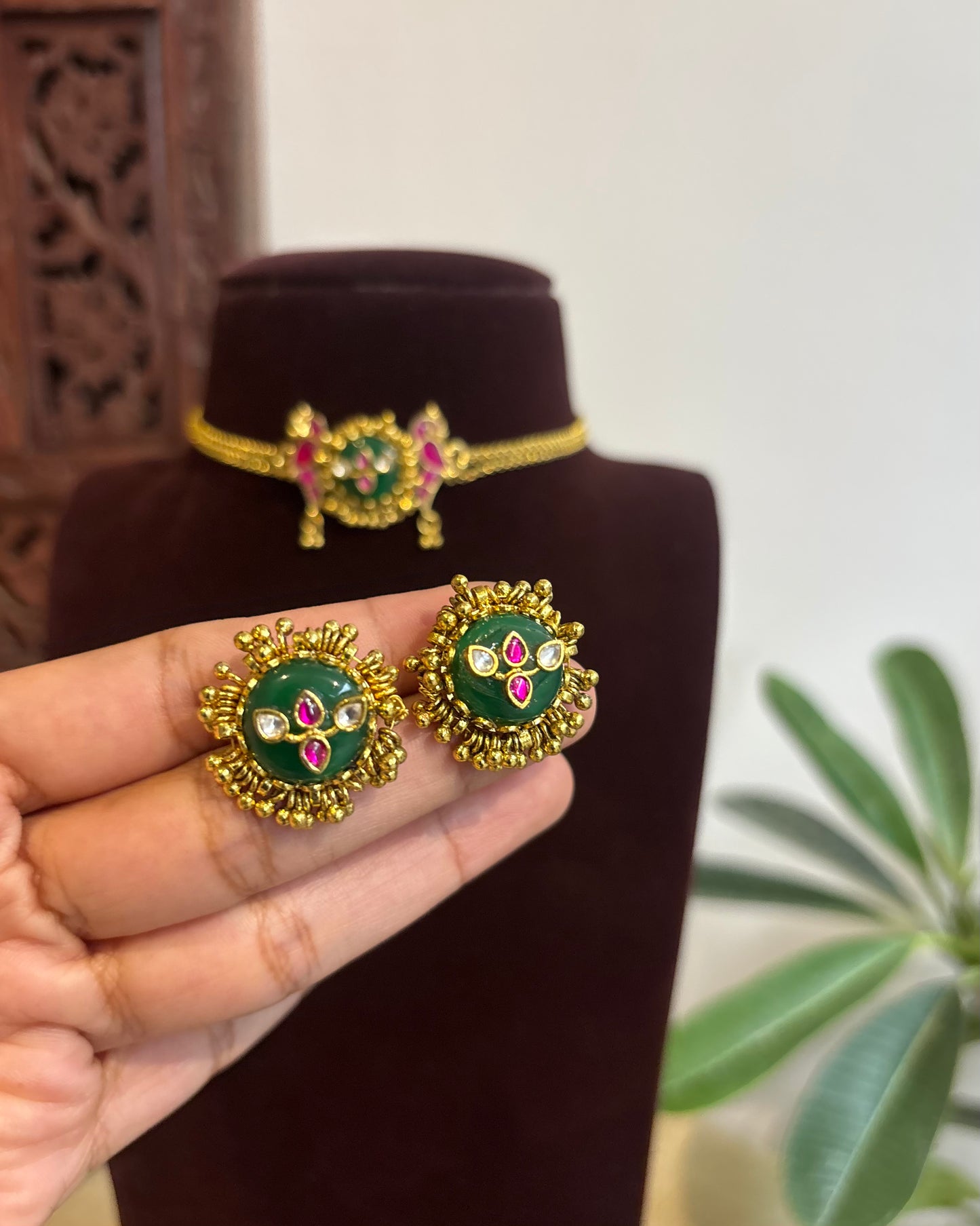 Minimal Kundan Choker with Green Lotus Pendant & Parrot Motif Set | NC418