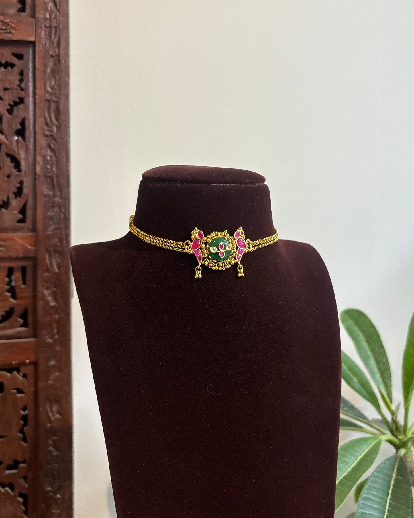 Minimal Kundan Choker with Green Lotus Pendant & Parrot Motif Set | NC418
