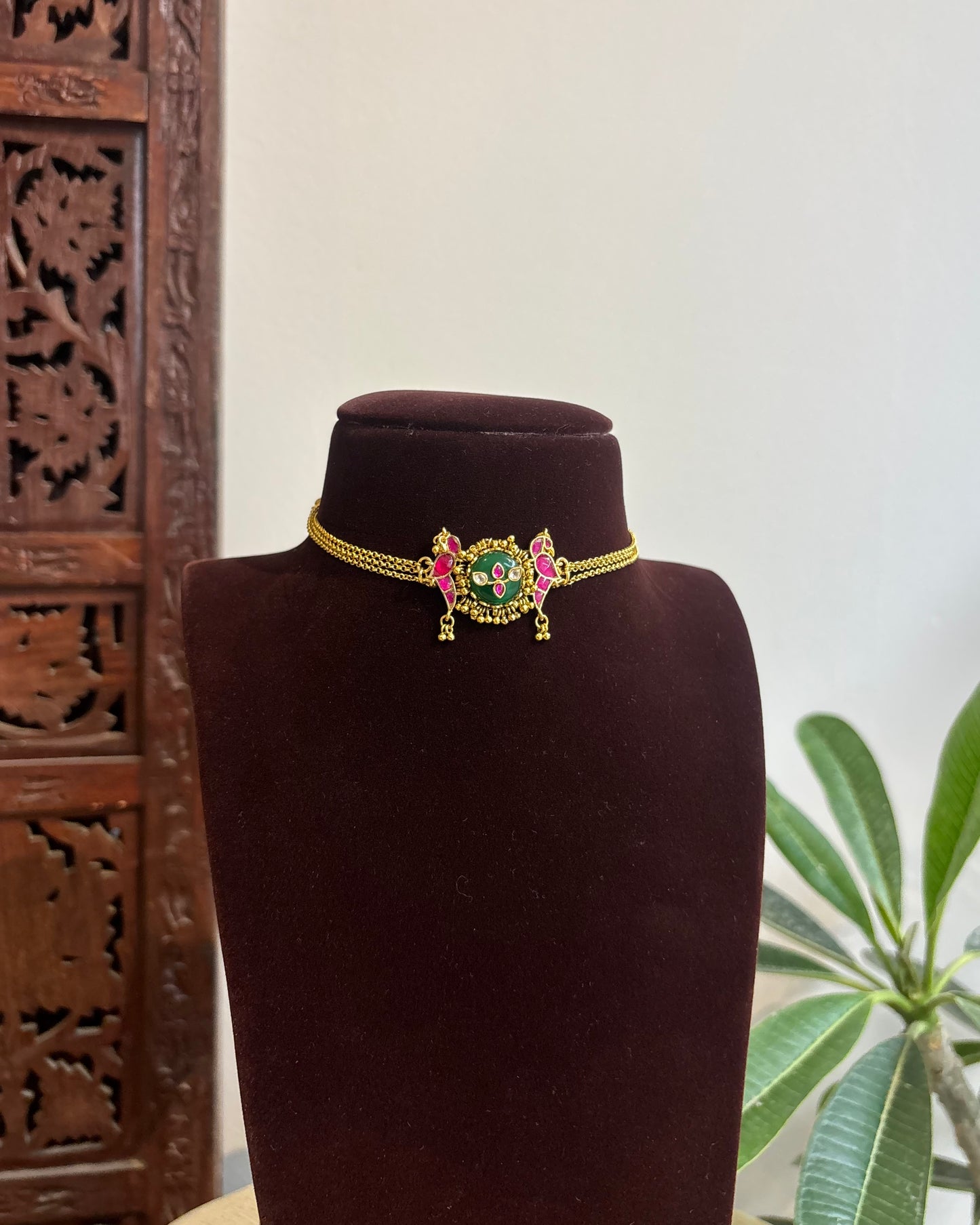 Minimal Kundan Choker with Green Lotus Pendant & Parrot Motif Set | NC418