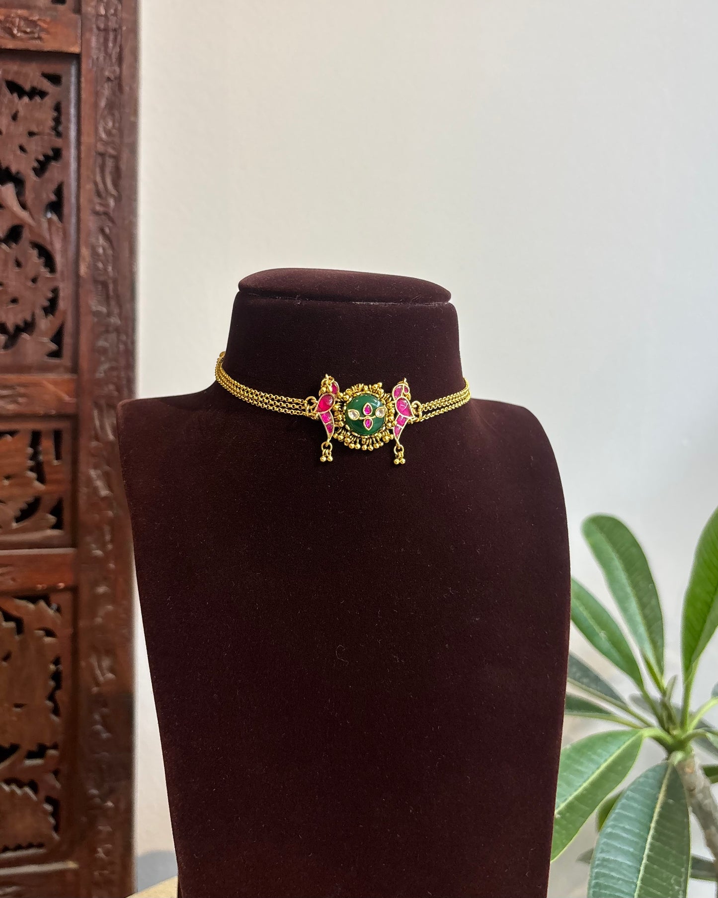 Minimal Kundan Choker with Green Lotus Pendant & Parrot Motif Set | NC418