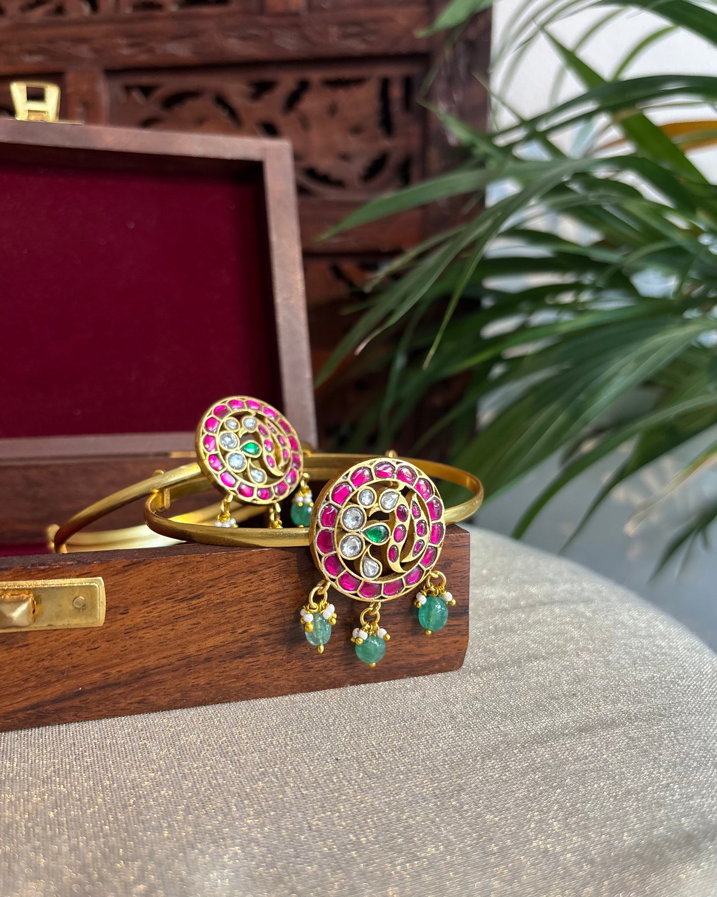 Minimal Contemporary Jadau Kundan Armlets – Adjustable Fit | AR001