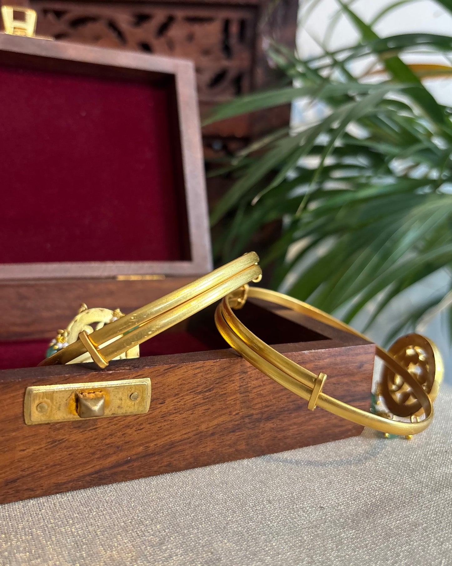 Minimal Contemporary Jadau Kundan Armlets – Adjustable Fit | AR001