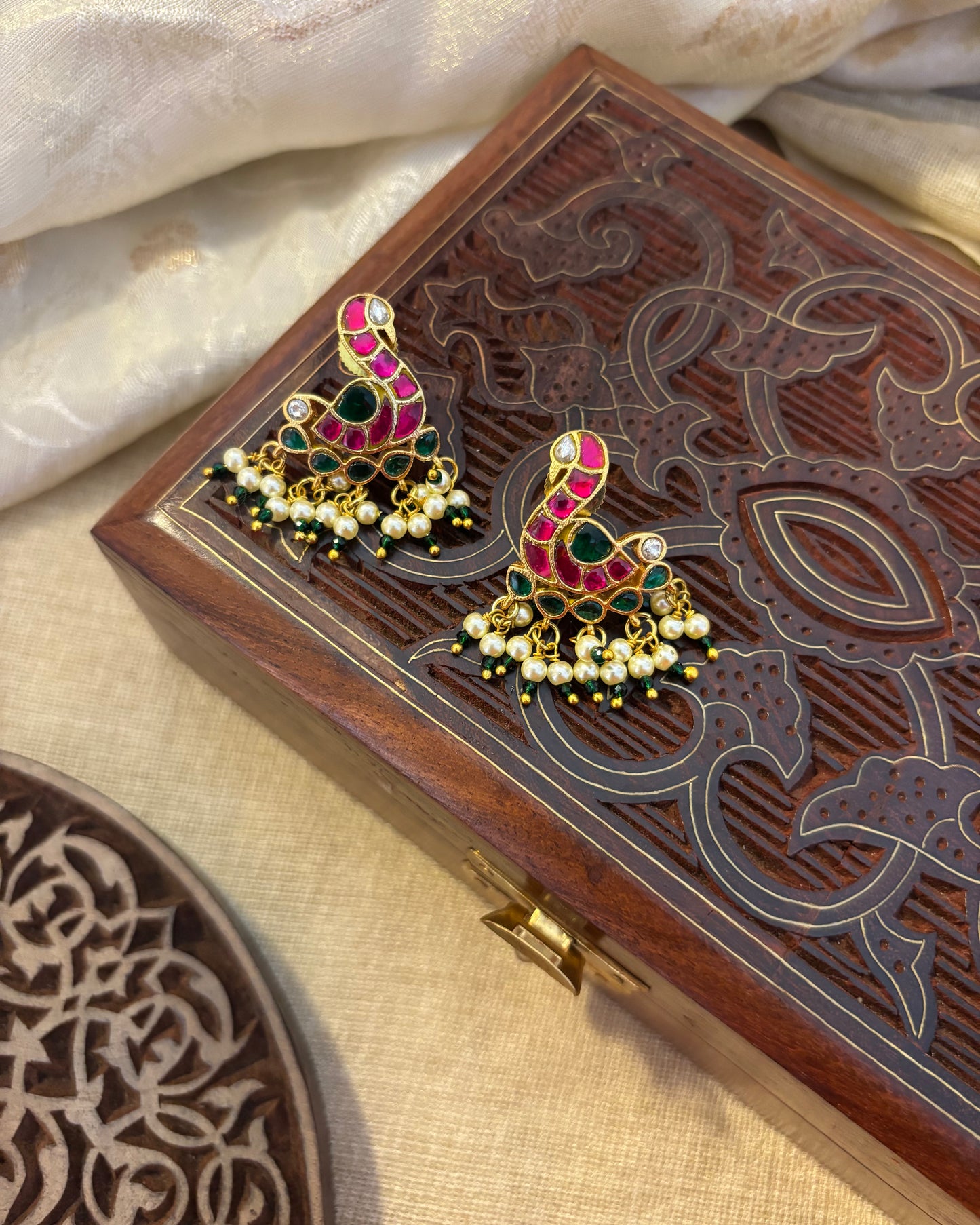 Peacock Glory: Multicolor Jadau Kundan Stud Earrings | ER092