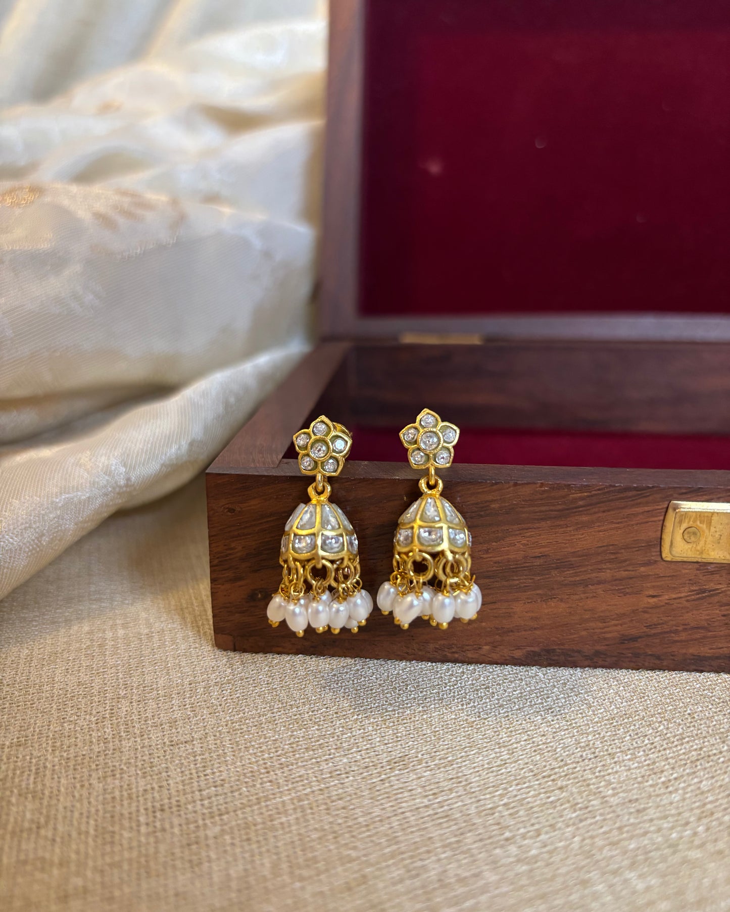 White Floral Minimal Jadau Kundan Jhumkas | ER095