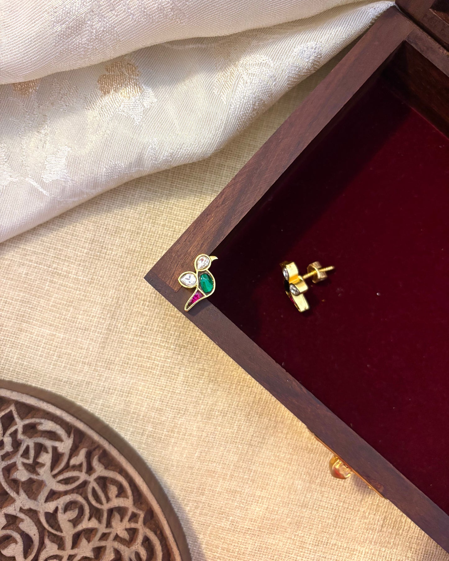 Parrot Minimal Stud Earrings | ER107