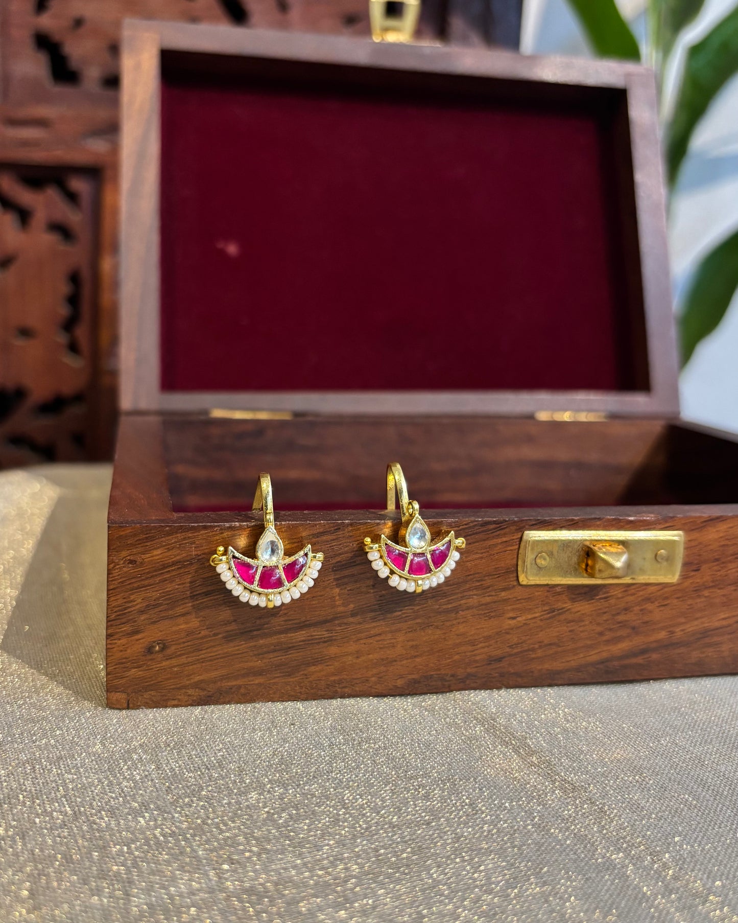 Ruby White Chand Gold-Finish Jadau Bugadi | ER164