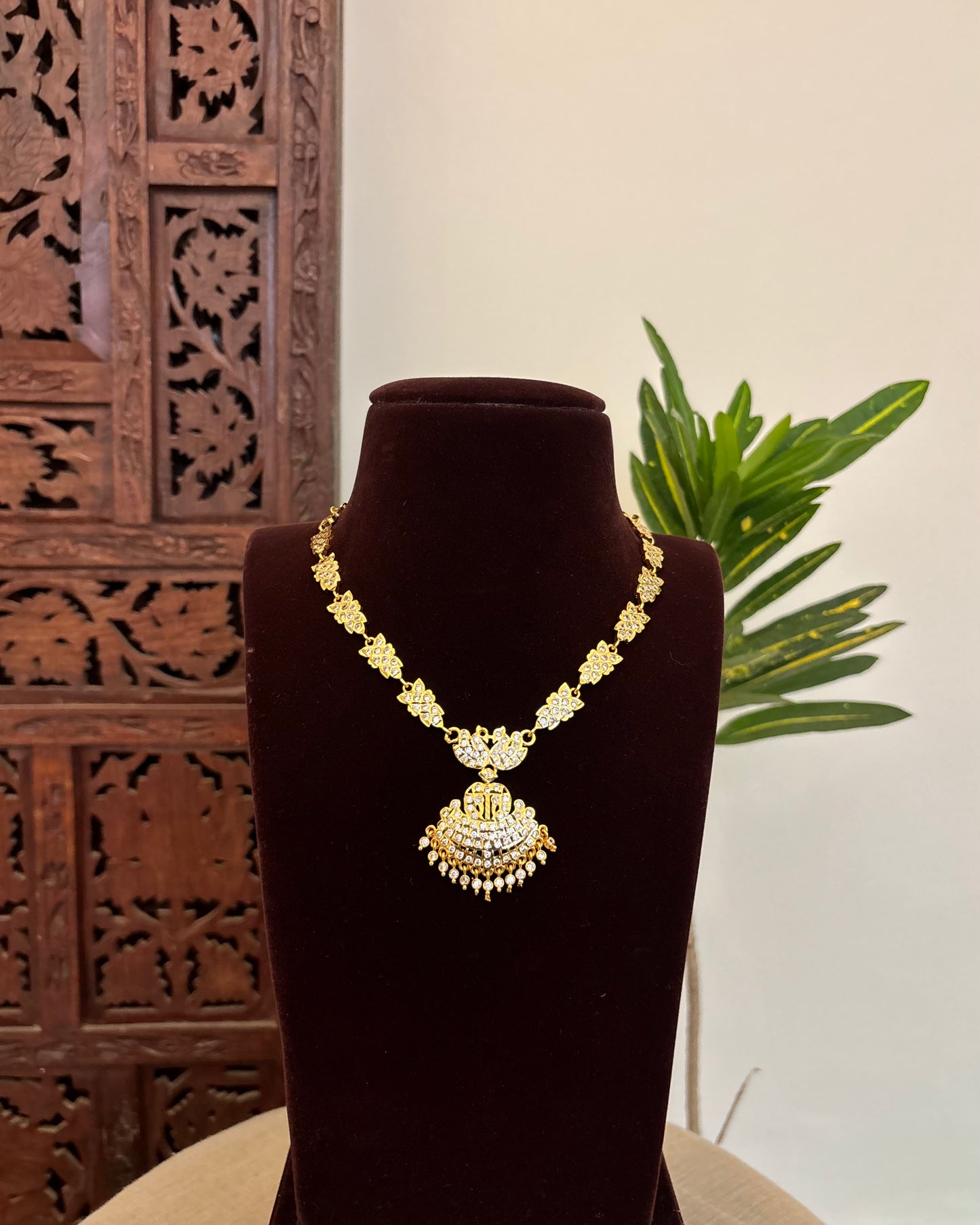 Vintage Impon Necklace With Earrings  –  White | NC641