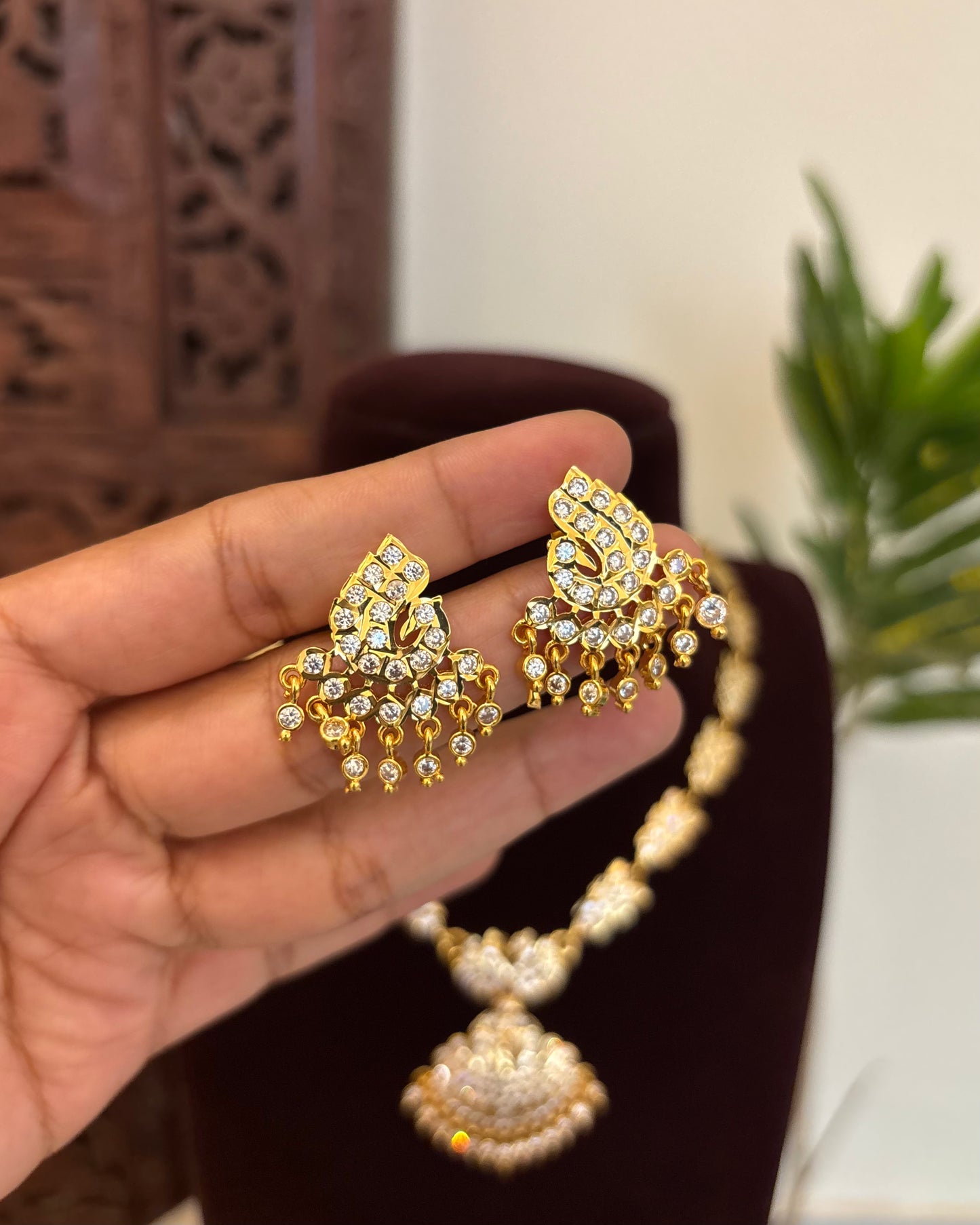 Vintage Impon Necklace With Earrings  –  White | NC641