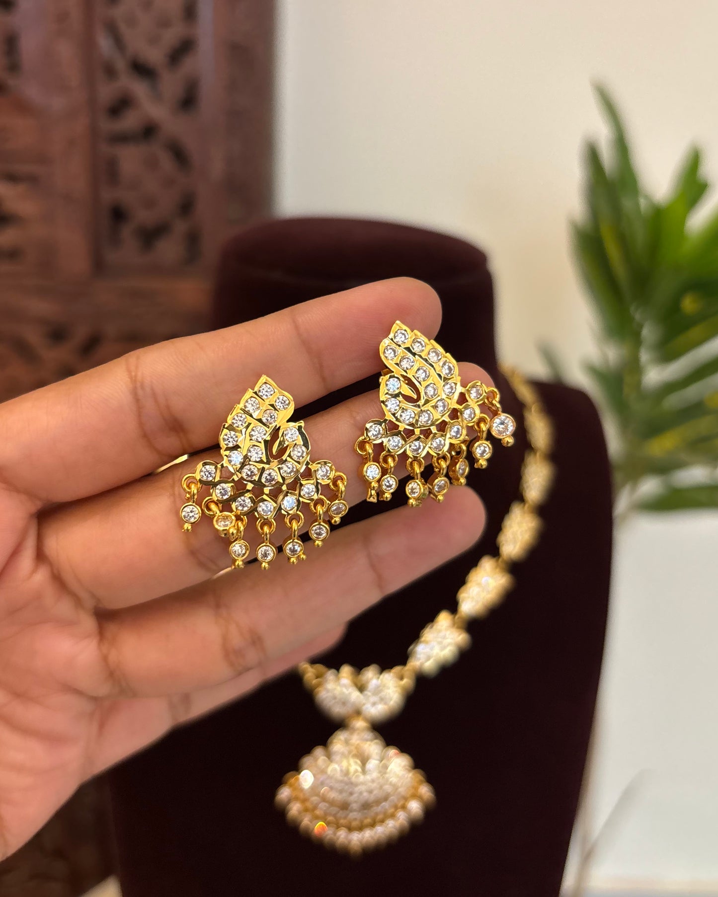 Vintage Impon Necklace With Earrings  –  White | NC641