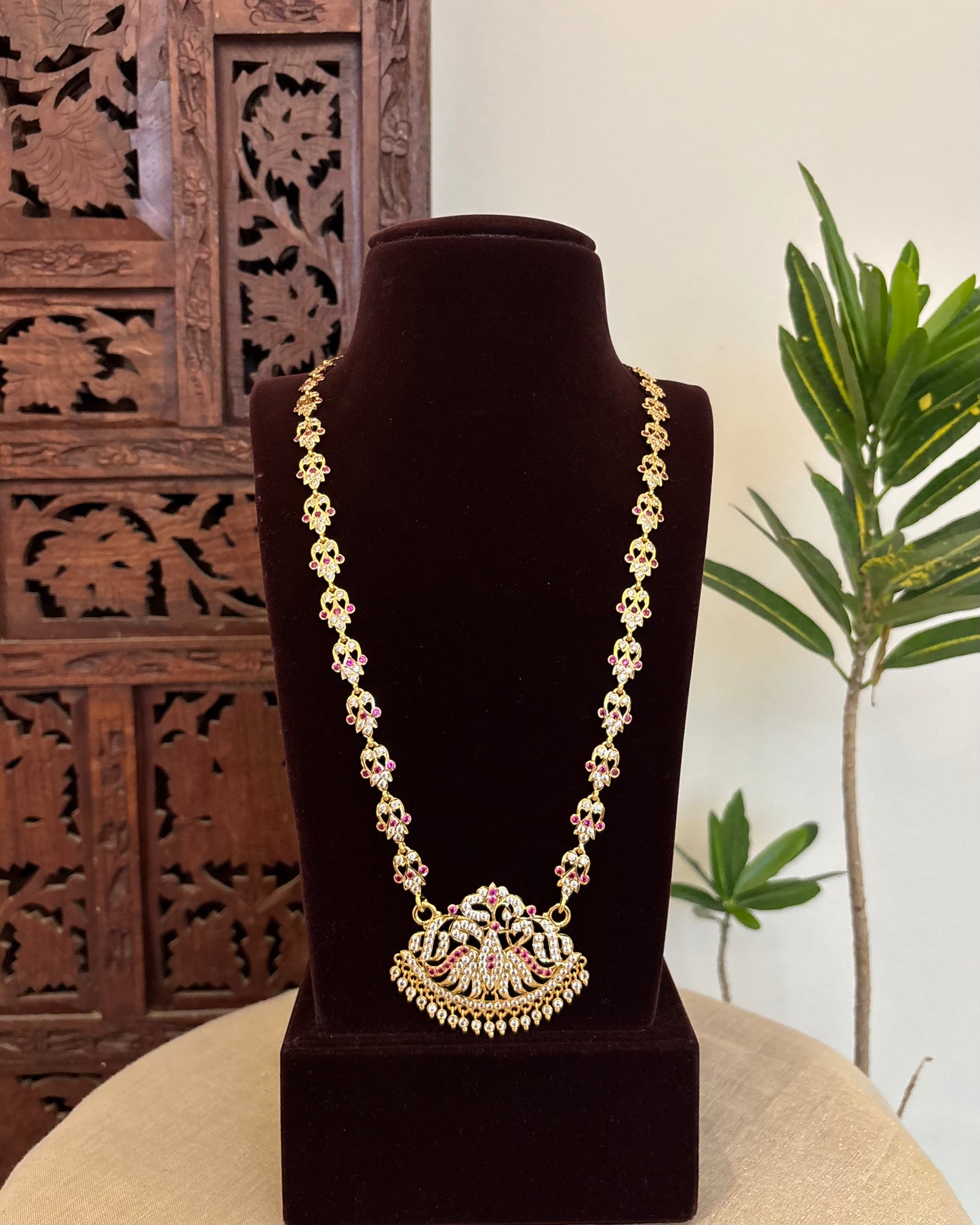 Floral Motif Impon Pendant Attigai Necklace – Ruby & White | NC644