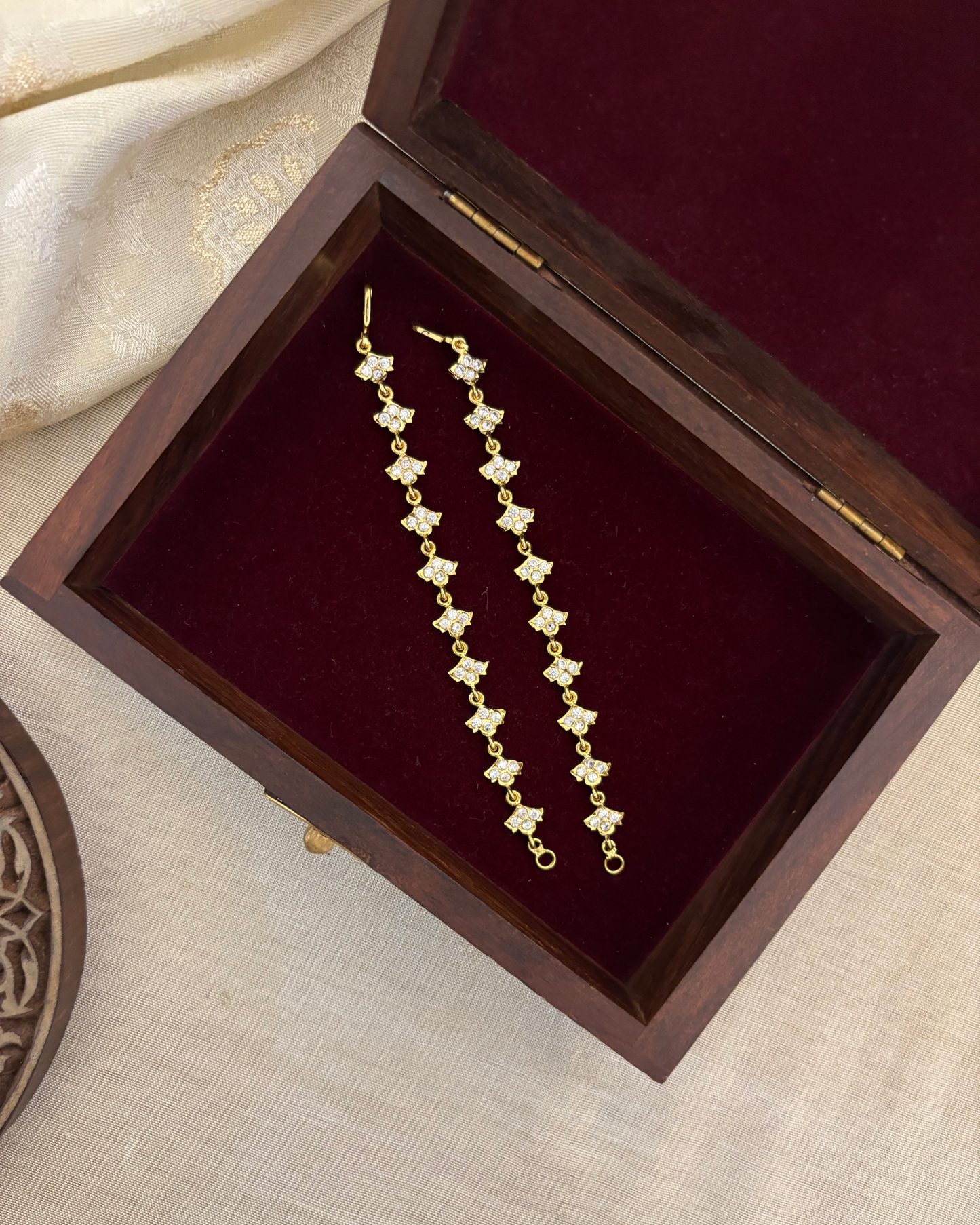 Vintage Impon Straight Ear Chain –  | White | EC187