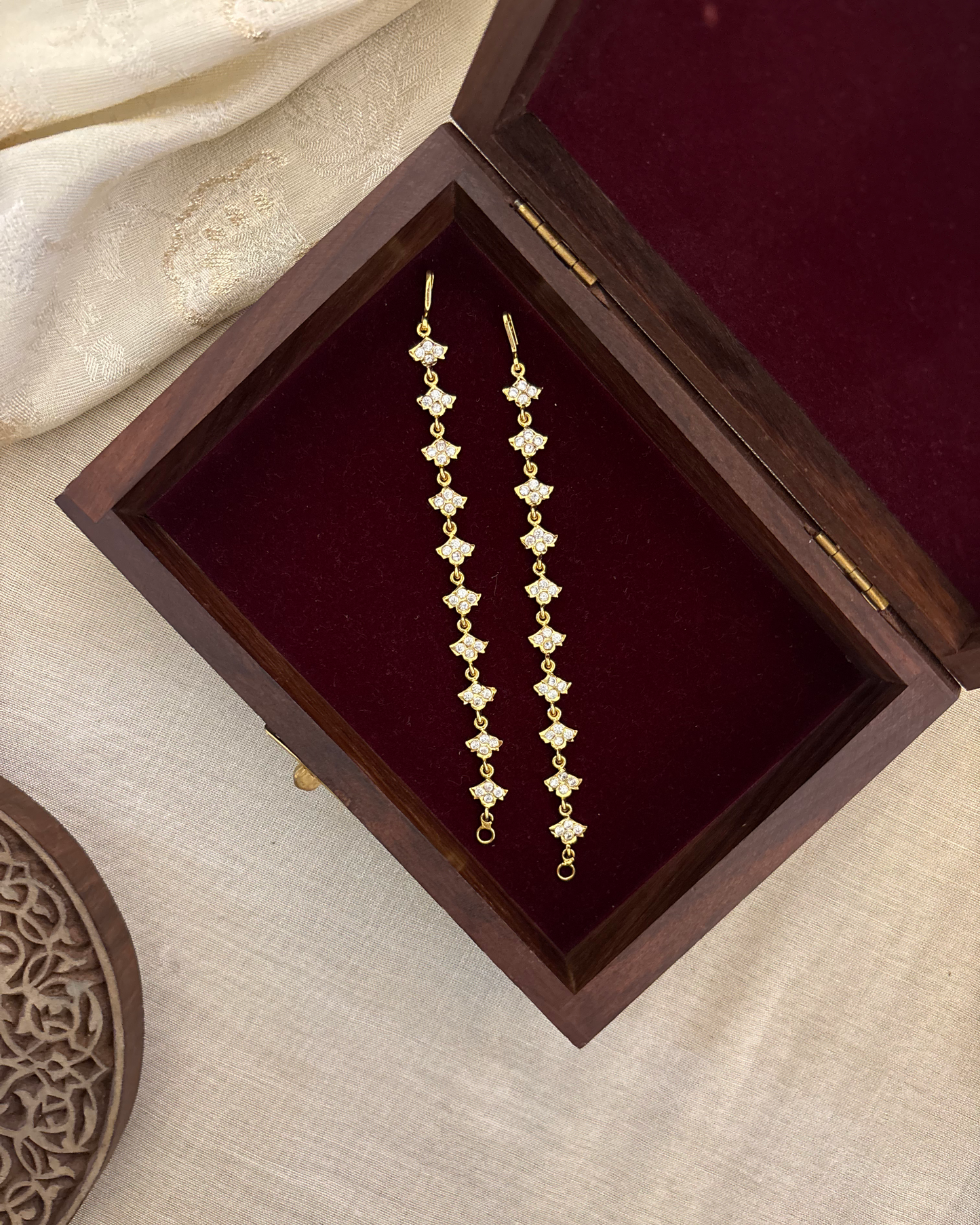 Vintage Impon Straight Ear Chain –  | White | EC187