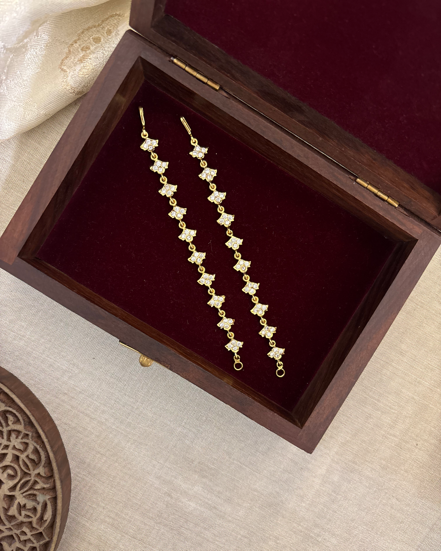 Vintage Impon Straight Ear Chain –  | White | EC187