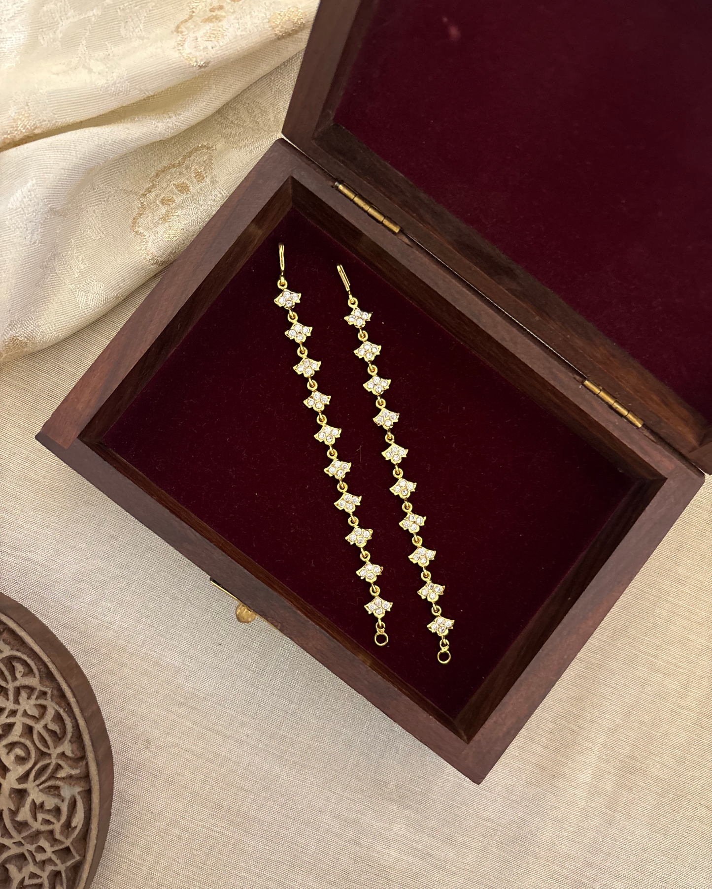 Vintage Impon Straight Ear Chain –  | White | EC187