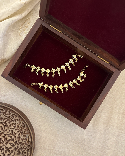 Vintage Impon Straight Ear Chain –  | White | EC188